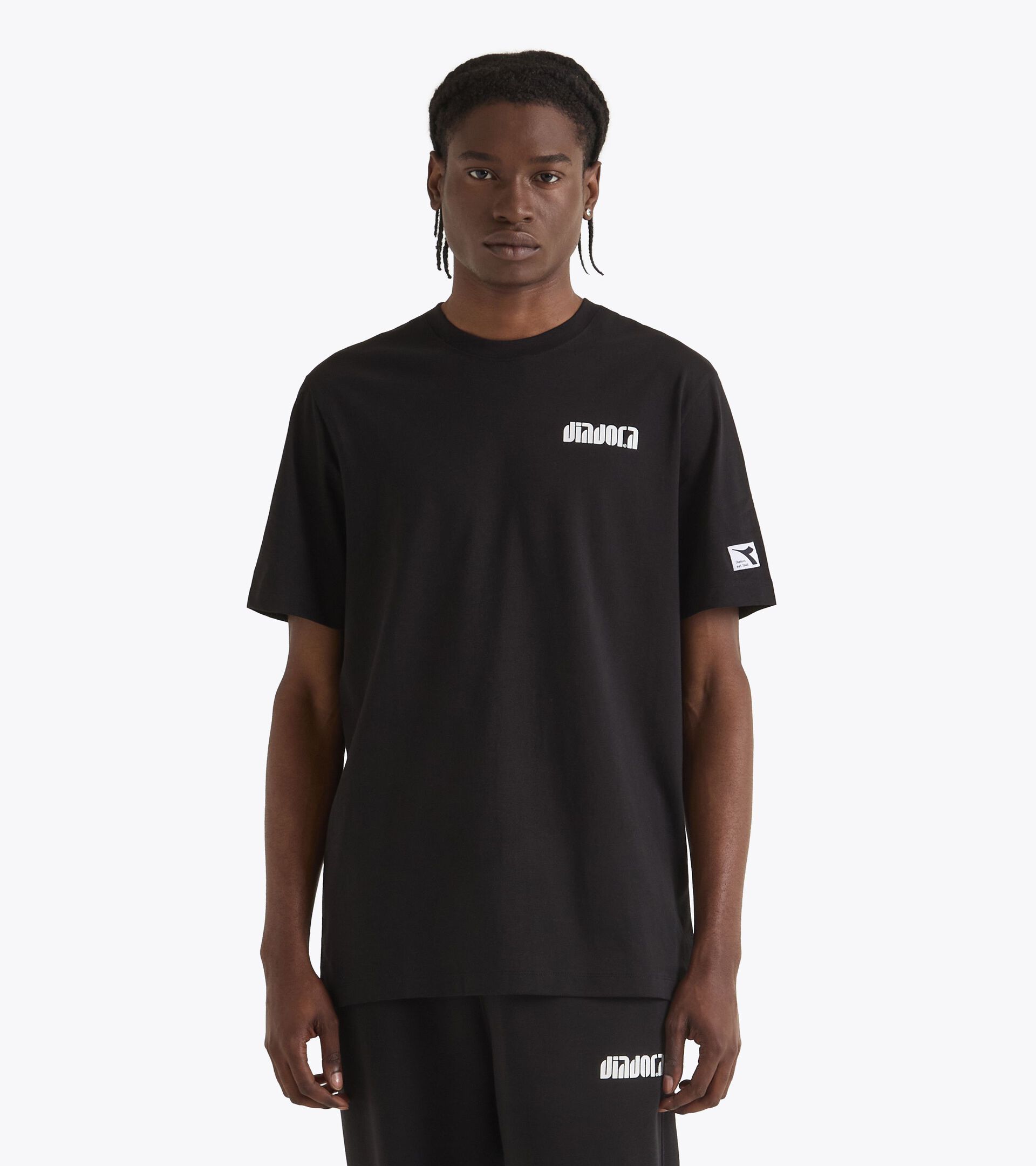 Camiseta de algodón - Para todos los géneros
T-SHIRT SS ATHL. LOGO SL NEGRO - Diadora
