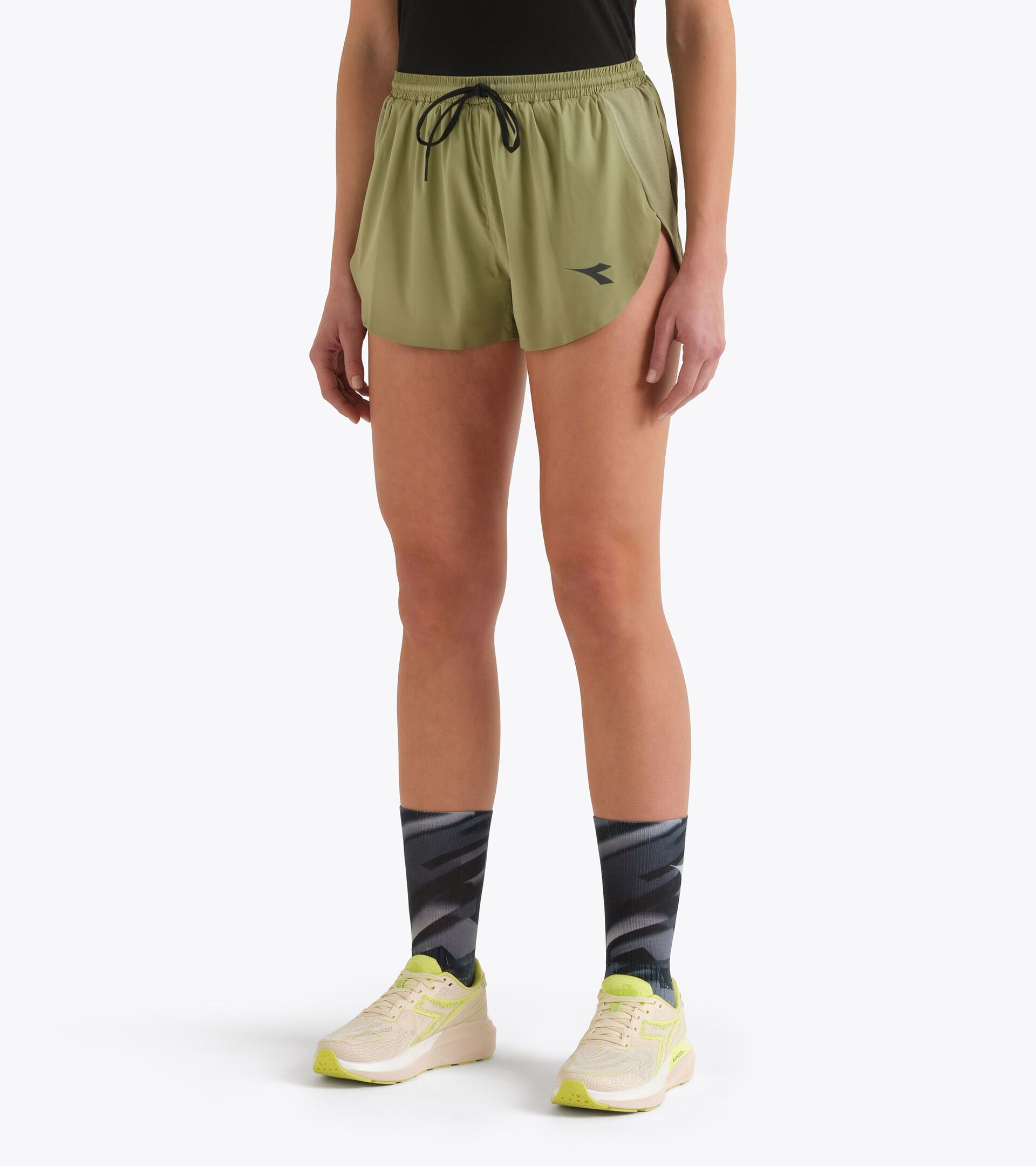 FIBRAZERO 2,5&rsquo;&rsquo; Split Shorts  - Running - Women&rsquo;s
 L. SPLIT SHORT 2.5 SUPER LIGHT FIBRAZERO SAGE GREEN - Diadora