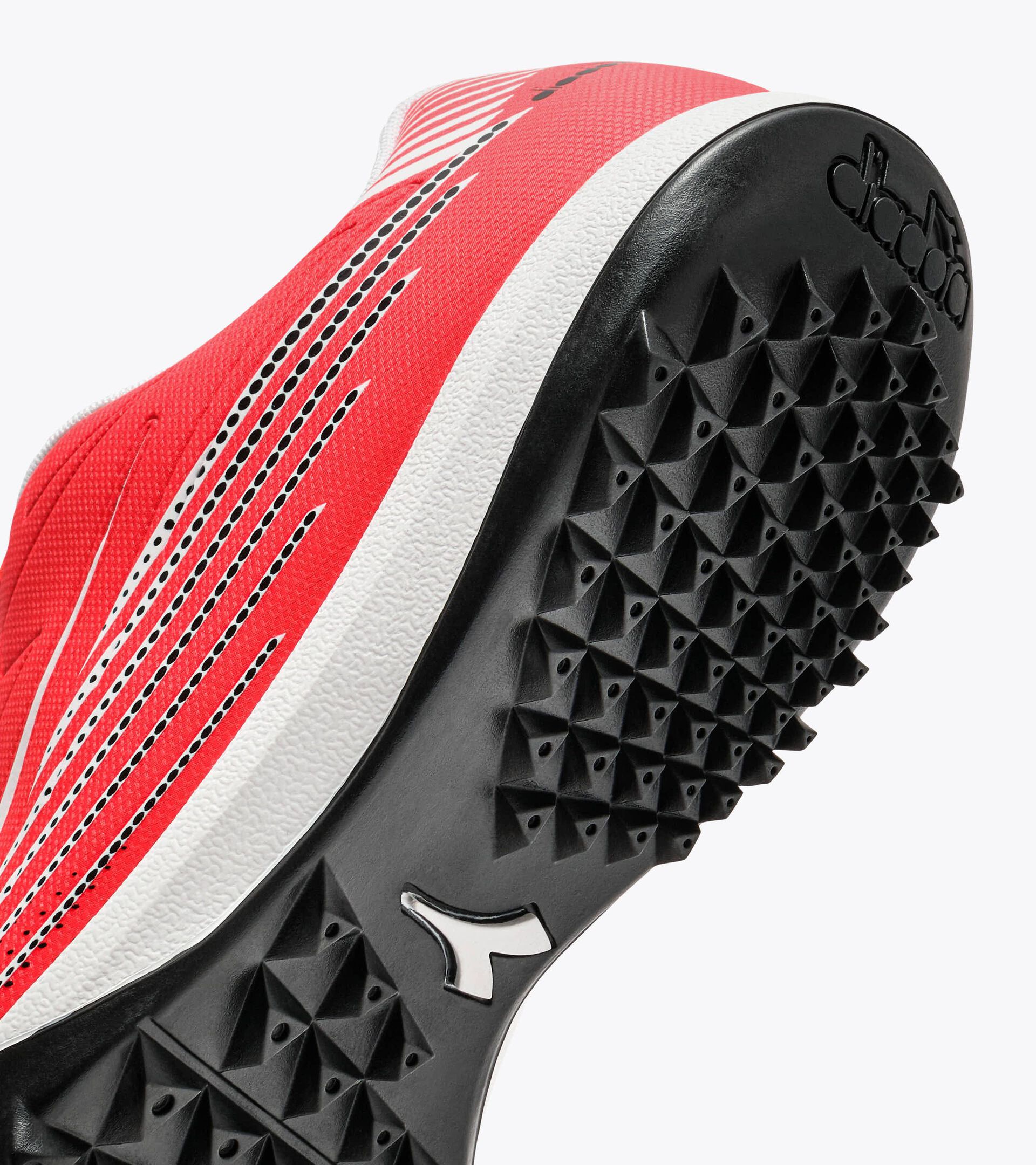Bota de f&uacute;tbol para superficies sint&eacute;ticas - Hombre
 PICHICHI 8 TFR FUO RED/WHITE/BLACK - Diadora