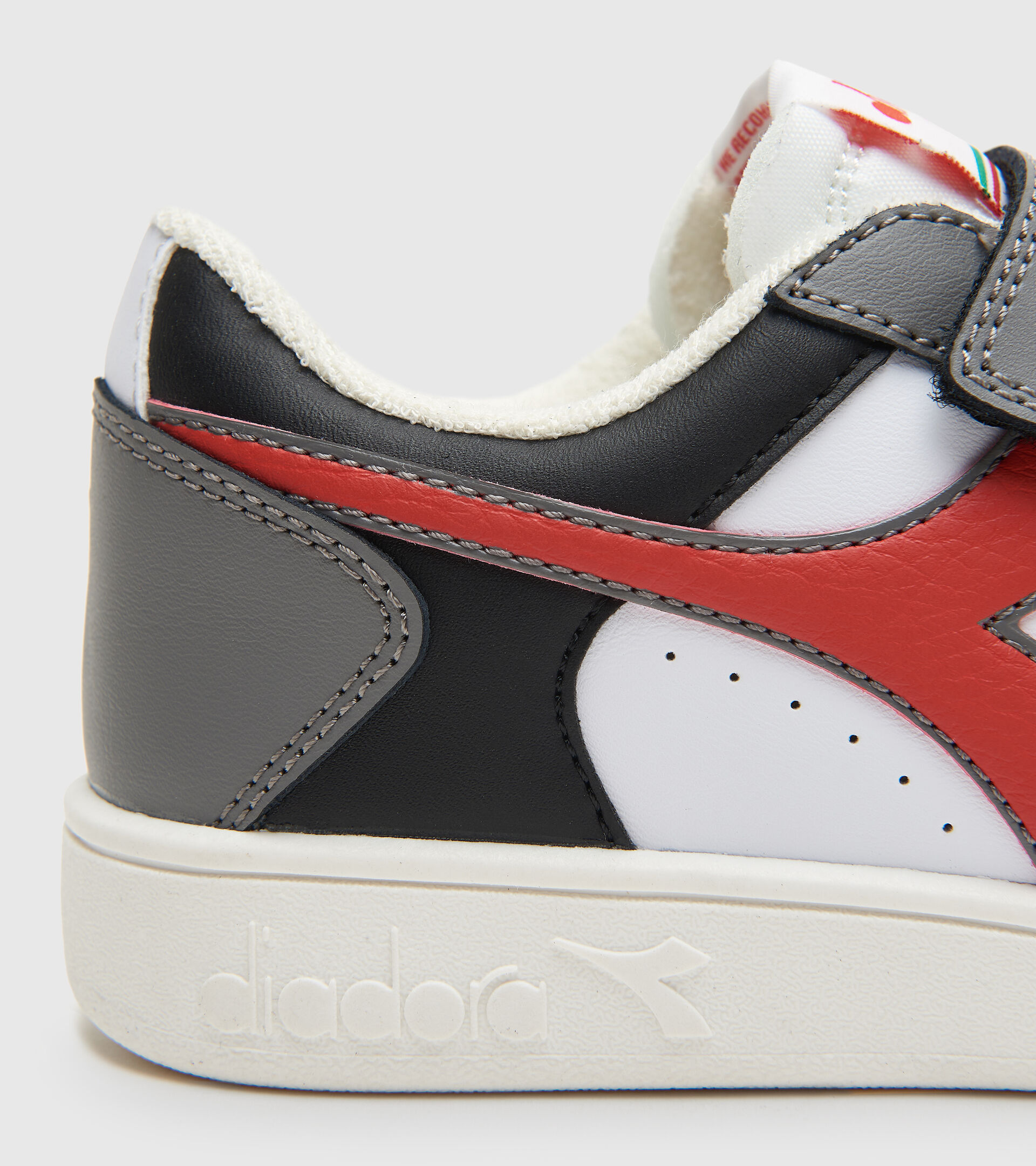 Sports shoes - Kids 4-8 years MAGIC BASKET LOW PS WHITE/BLACK/AURORA RED - Diadora