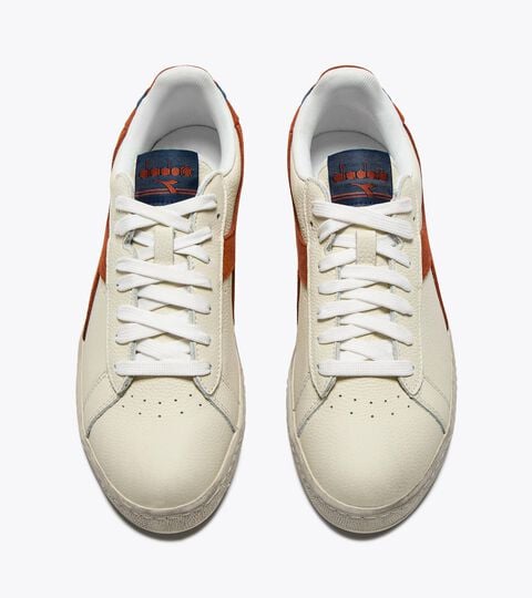 GAME L LOW WAXED SUEDE POP, WHITE/RUST Sporty sneakers - All-Gender GAME L LOW WAXED SUEDE POP WHITE/RUST - Diadora