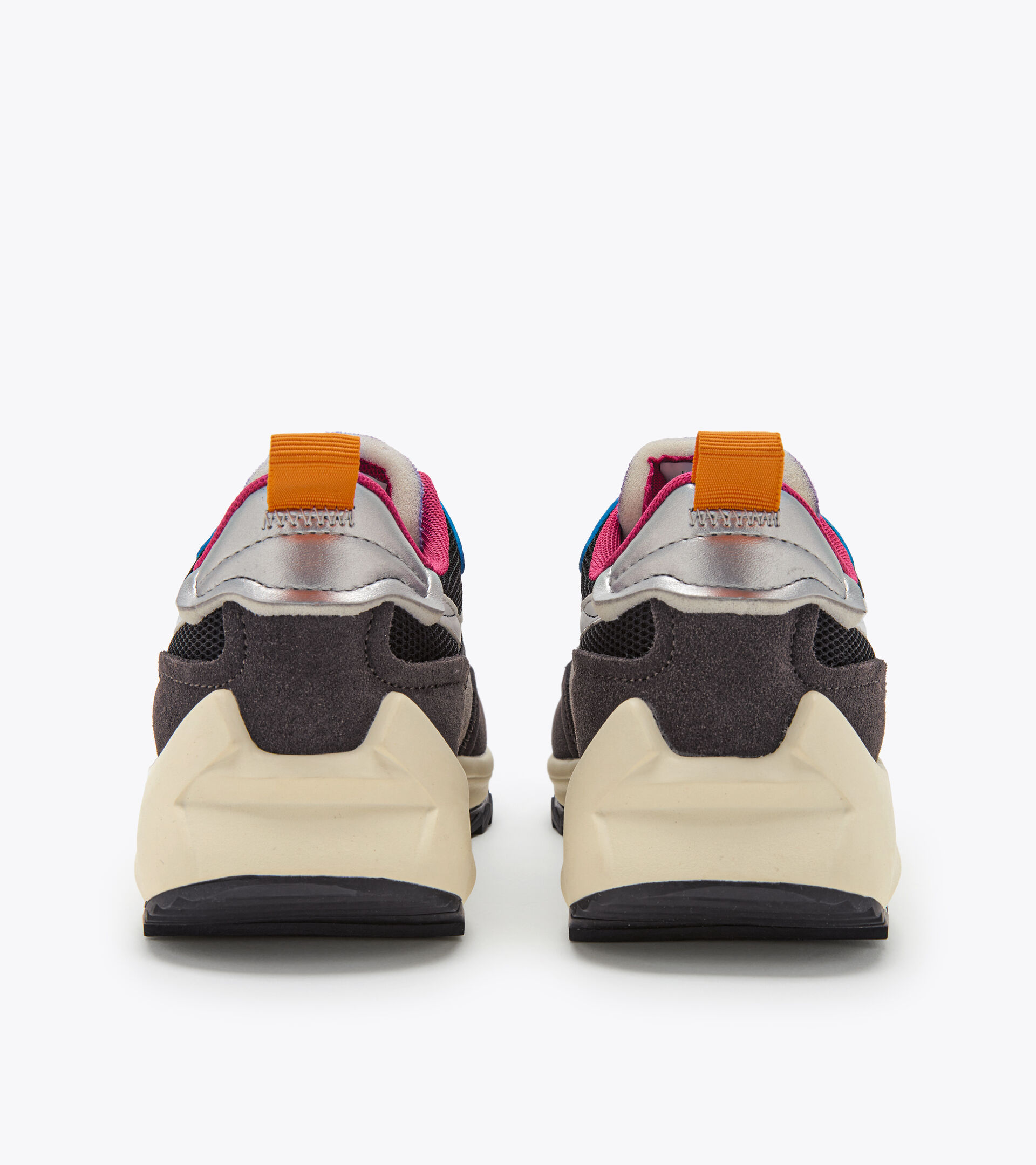 Sports shoes - Women
JOLLY SUEDE MESH BLACK/DARK GULL GREY - Diadora