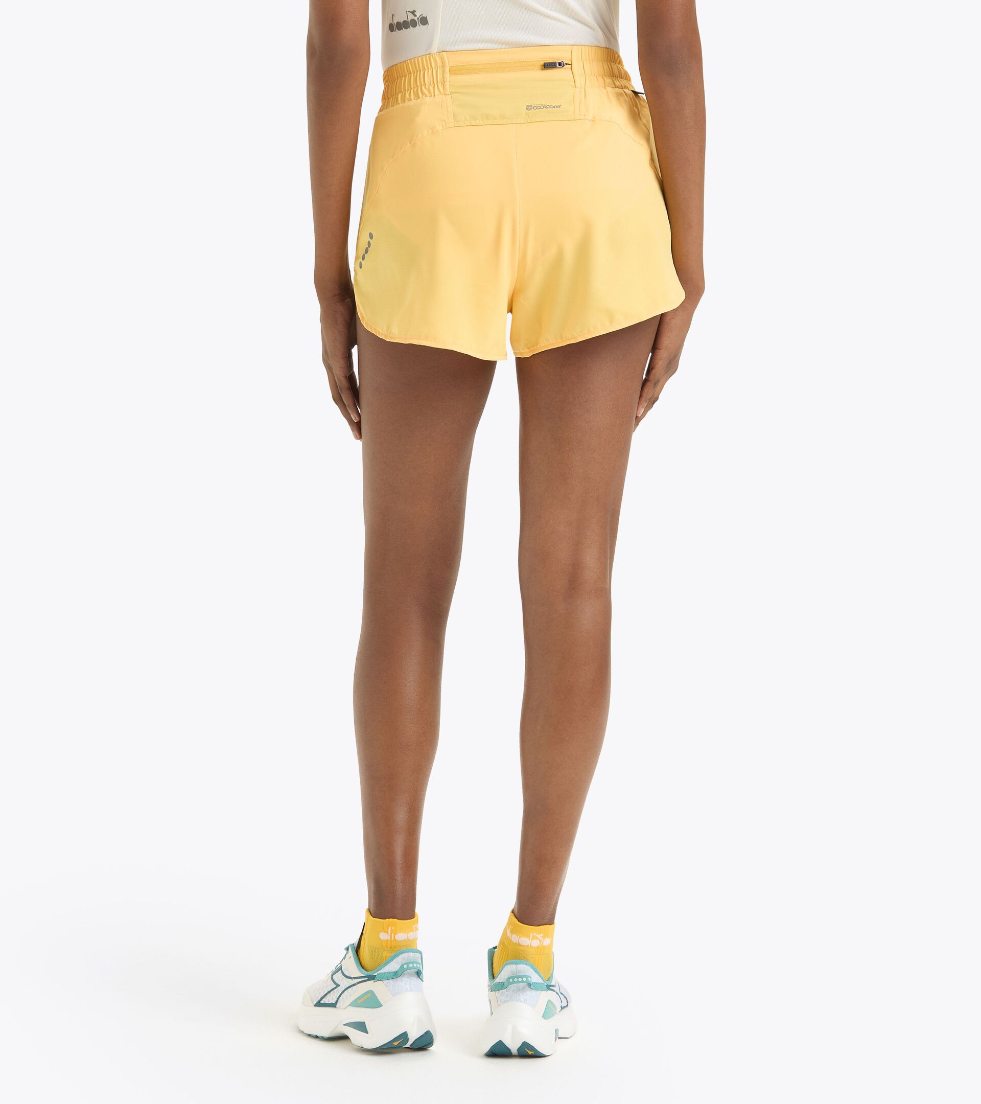 Pantalones cortos de running 2,5’’ - Tejido ligero - Mujer L. SUPER LIGHT SHORTS 2.5" AMARILLO CALENDULA CLARO - Diadora