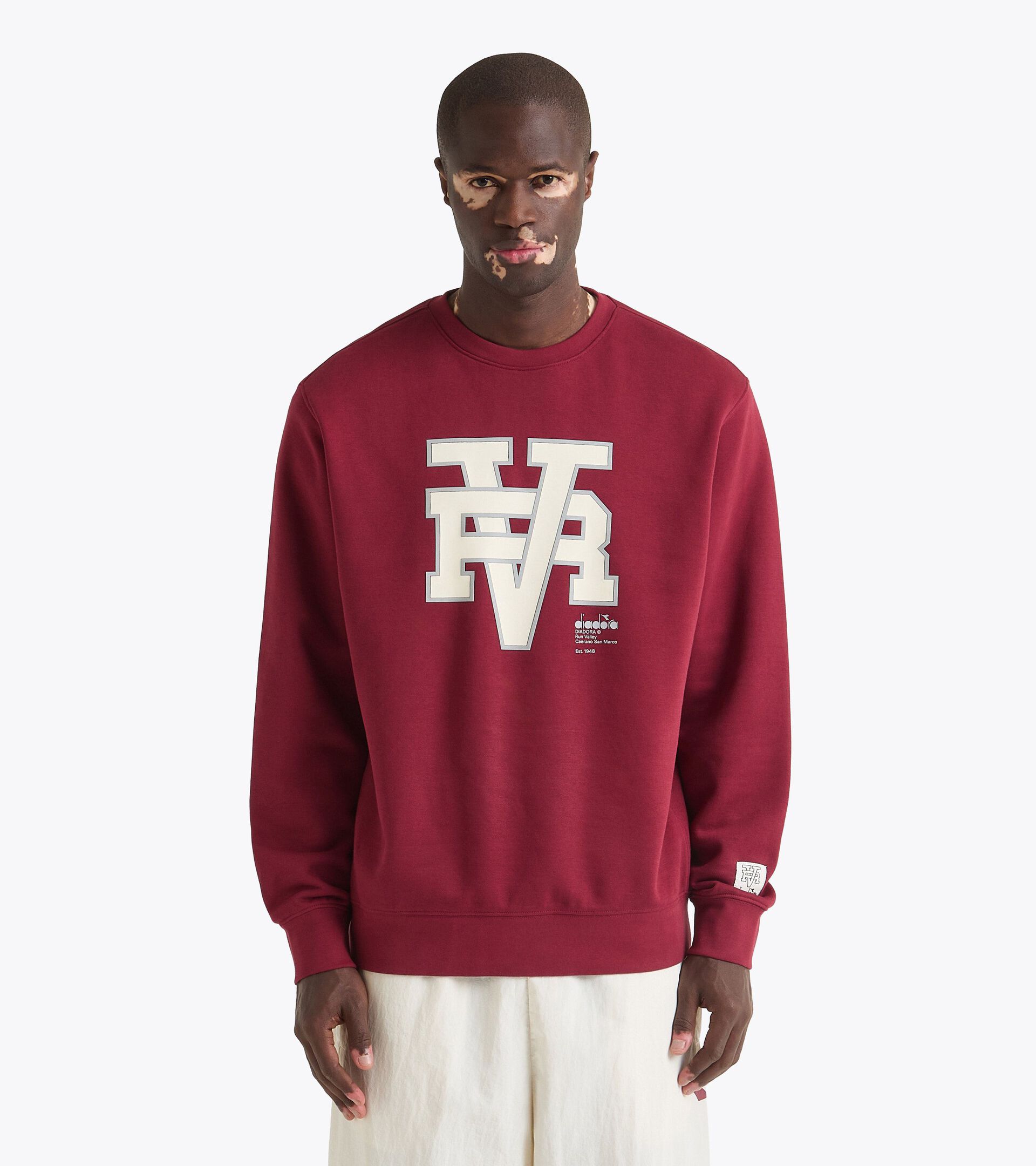 College-style inspired crewneck - Run Valley - All-gender
SWEATSHIRT CREW RUN VALLEY RHUBARB - Diadora