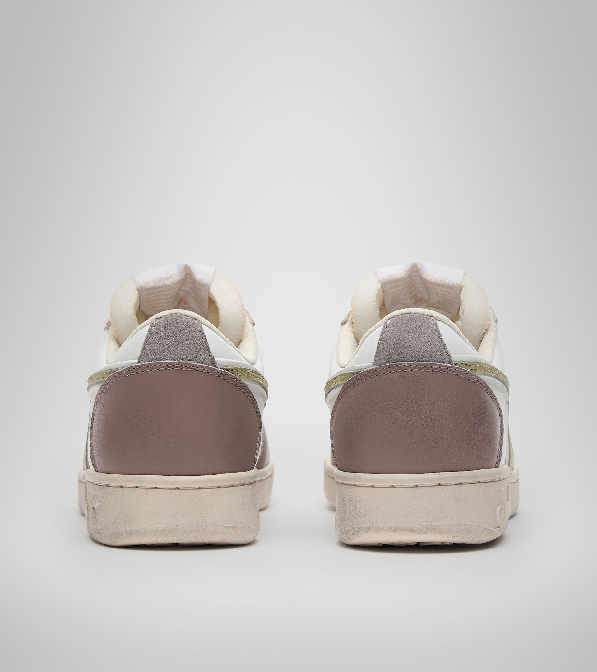 Sports shoes - Women MAGIC BASKET LOW ICONA WN WHITE/ANTLER/FLINT GRAY - Diadora