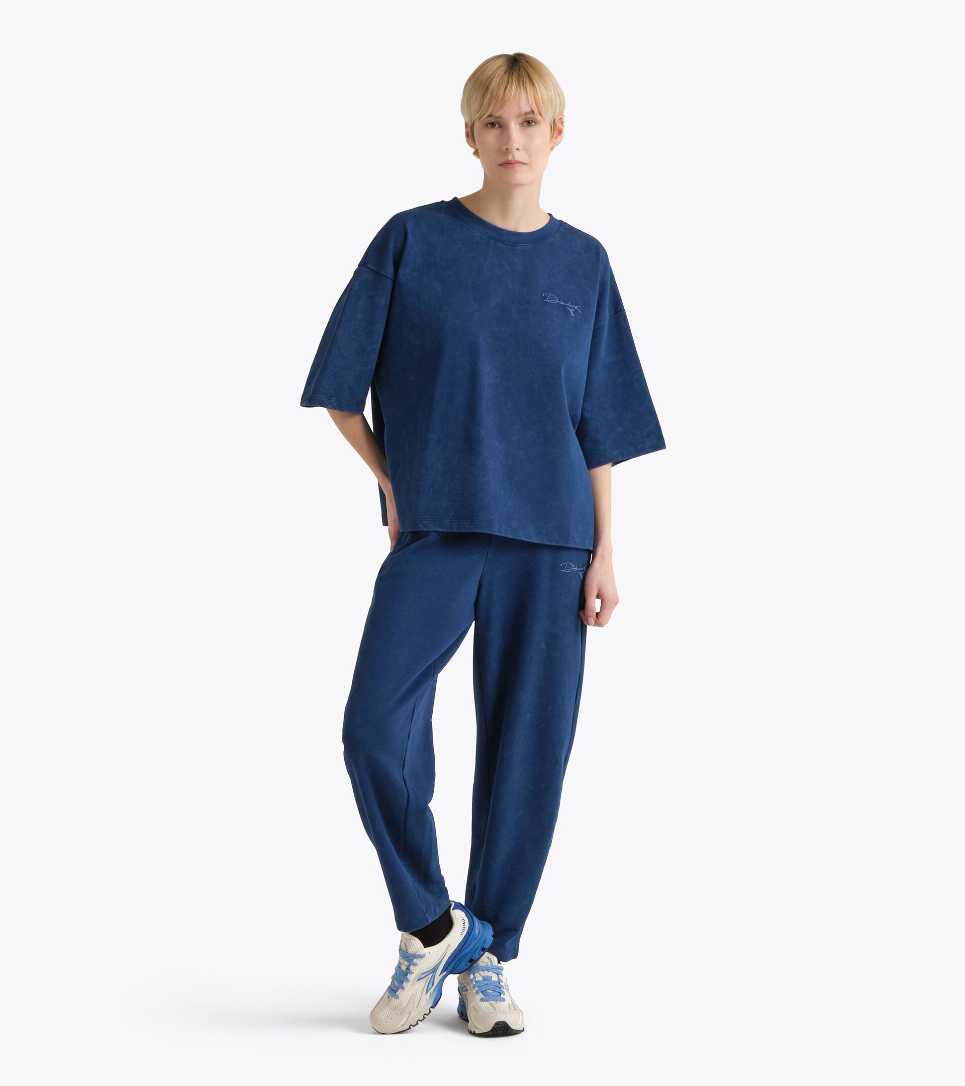 Pantal&oacute;n jogger estilo retro - Corte slim - Mujer
 L. JOGGER PANTS AVENUE LAB AZUL MARINO PEONIA - Diadora