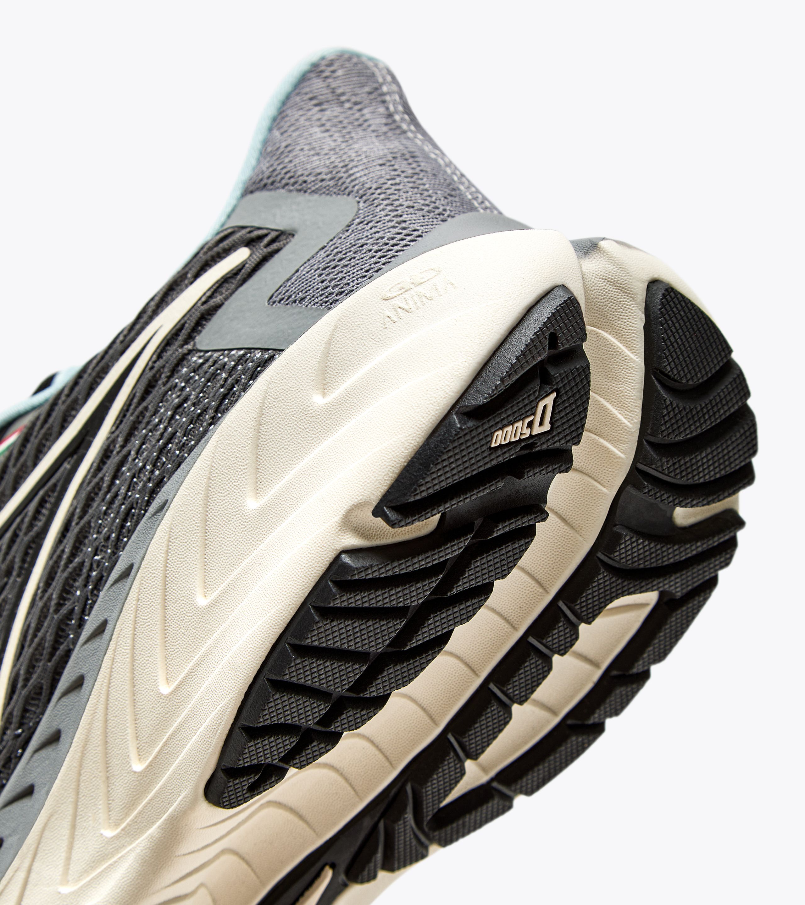 Asics diadora deals