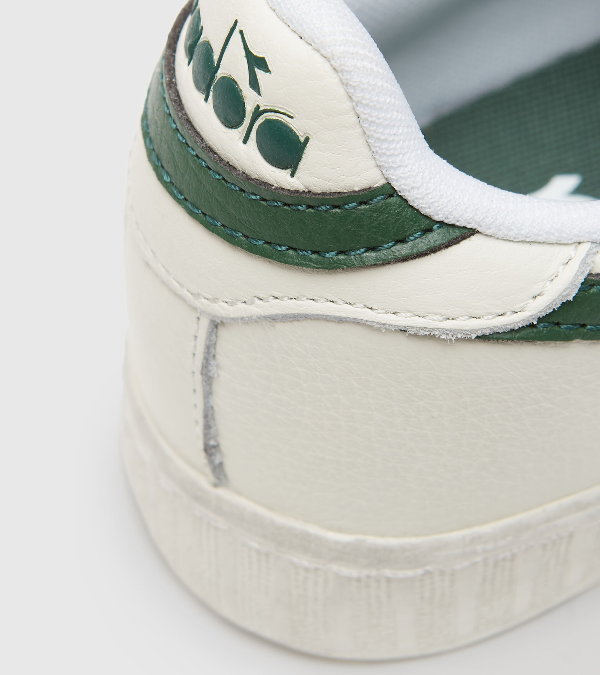 Footwear Sportswear UNISEX GAME L LOW WAXED WHITE/FOGLIAGE Diadora
