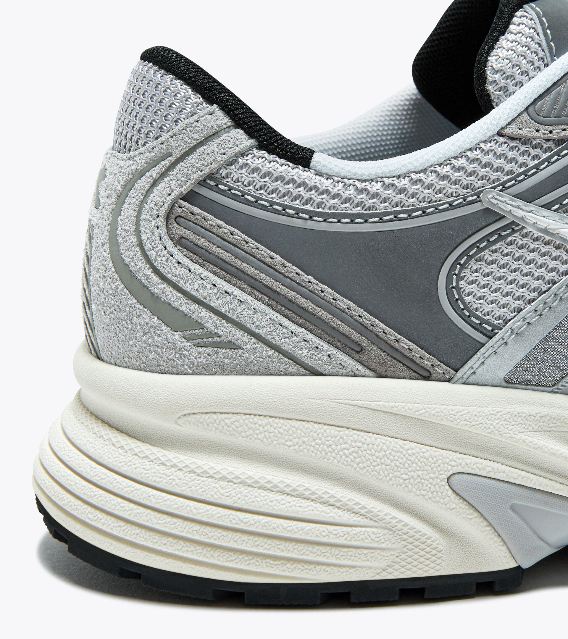 Sports sneakers - All-Gender
 MYTHOS STAR GREY ALASKA - Diadora