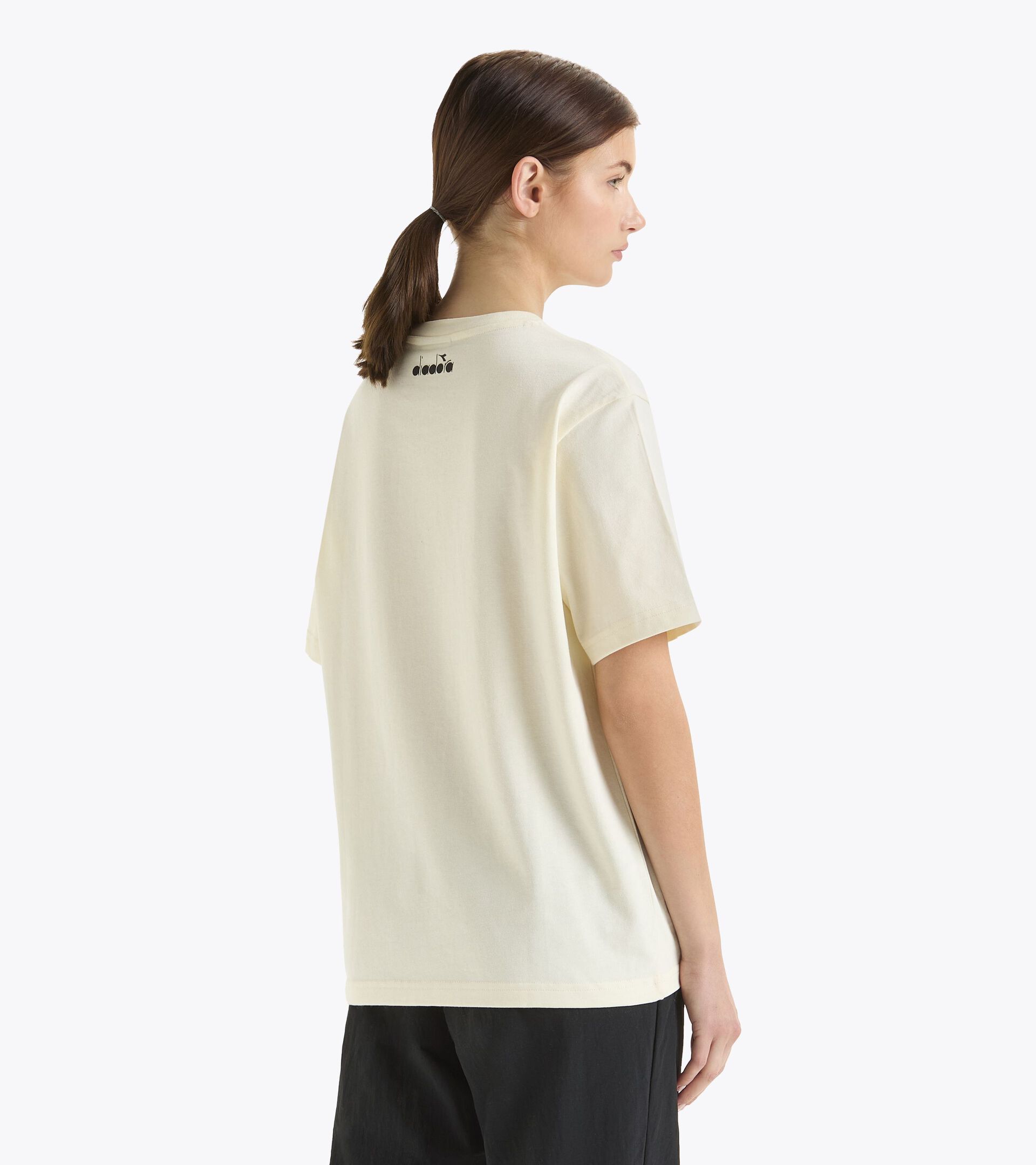 T-Shirt aus 50 % recycelter Baumwolle - made in Italy - genderneutral
 T-SHIRT SS LEGACY WISPERN WEISS - Diadora