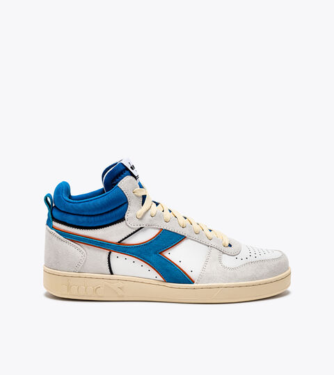 Sporty sneakers - Unisex MAGIC BASKET DEMI CUT SUEDE LEATHER ROYAL/WHITE - Diadora