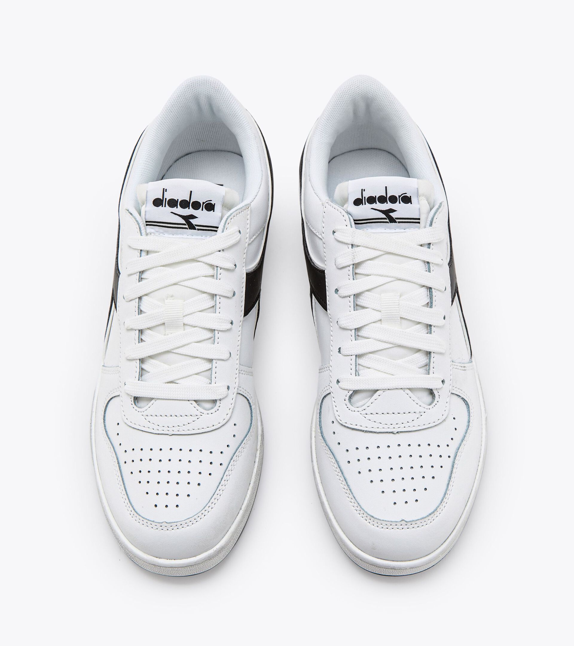 Sporty sneakers - All-Gender MAGIC BASKET LOW ICONA WHITE/WHITE/BLACK - Diadora