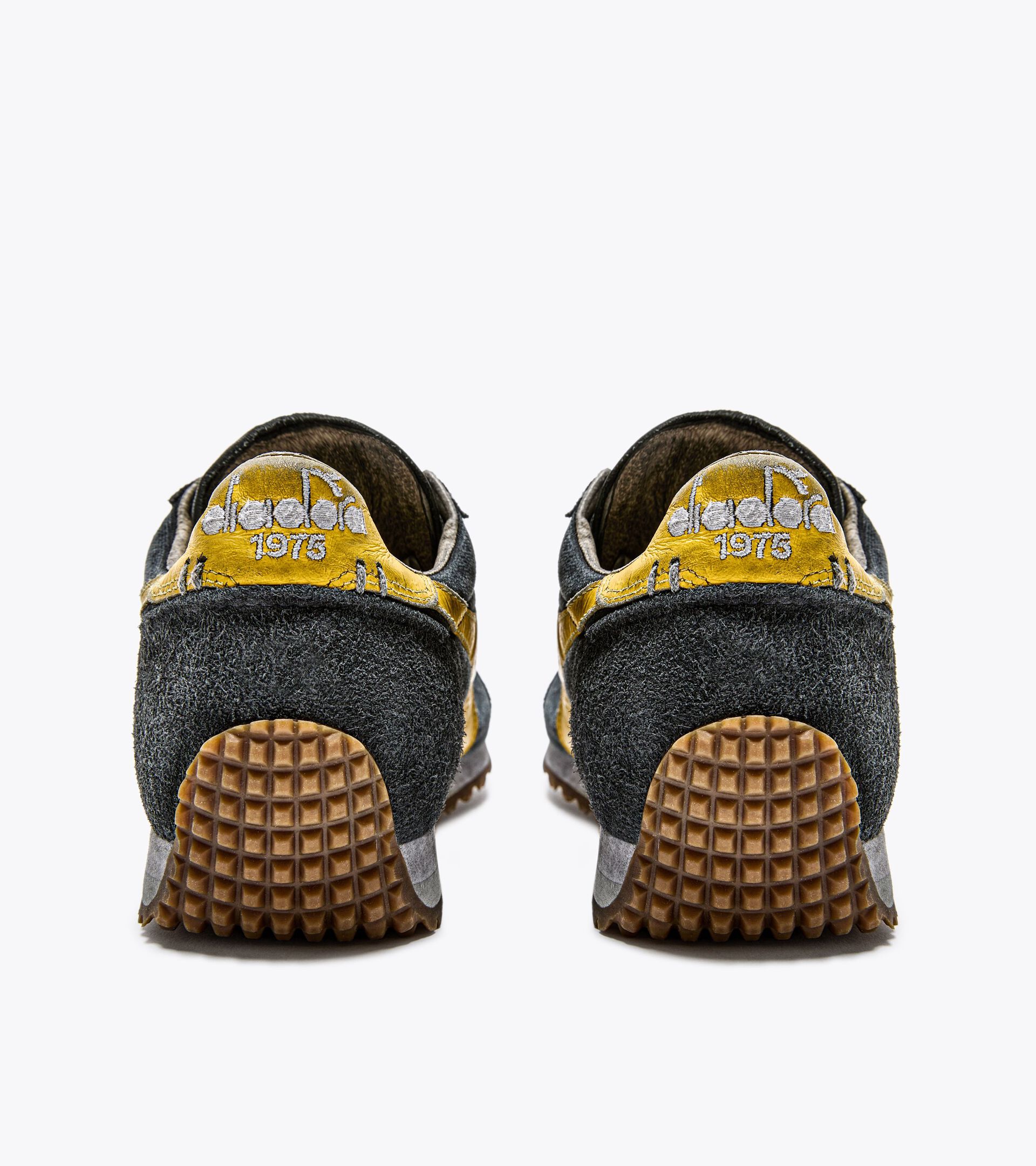 Heritage shoe - Gender neutral EQUIPE H DIRTY STONE WASH EVO BLACK/EBONY - Diadora