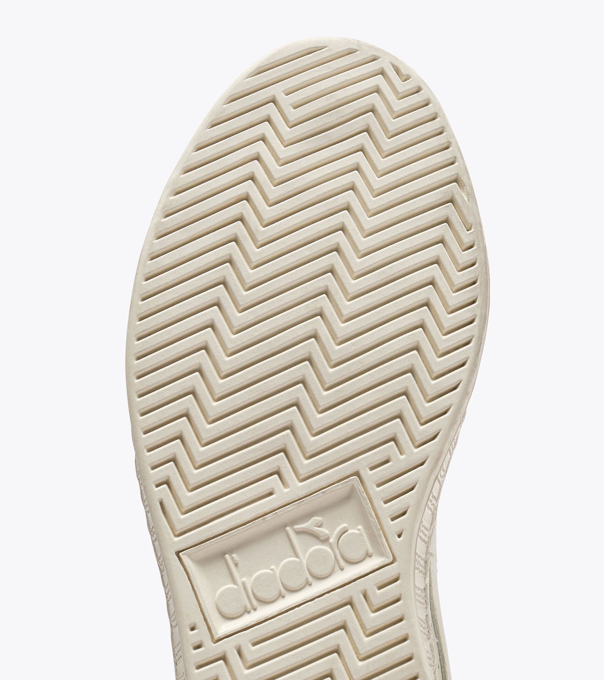 Retro-tennis sneaker - Women&rsquo;s
 GAME LOW WAXED PAISLEY WN WHITE/MAGENTA - Diadora