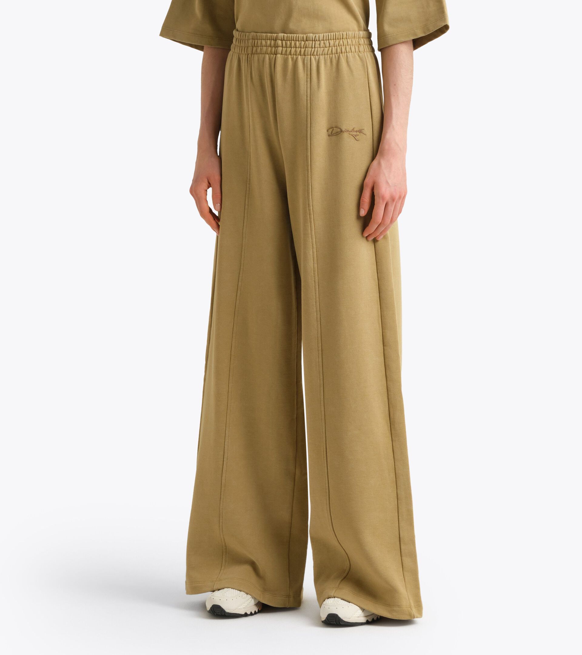 Retro-inspired, Cotton Flared Pants - Women&rsquo;s L. FLARE PANTS AVENUE LAB GREEN KHAKI - Diadora