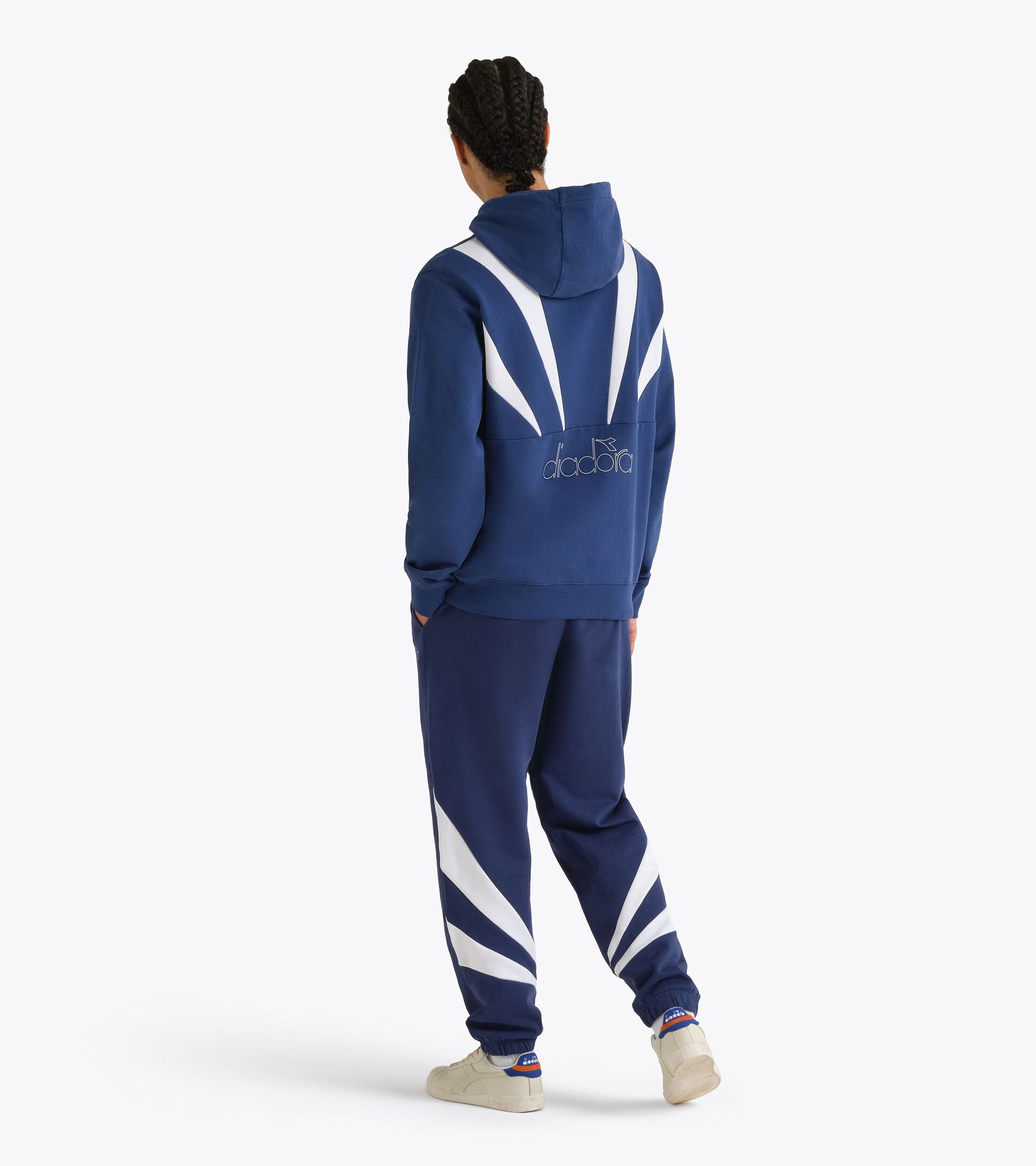 Sudadera con capucha Logo - Para todos los g&eacute;neros
 HOODIE LOGO EXC. AZUL MARINO PEONIA - Diadora