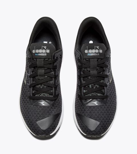 MYTHOS BLUSHIELD 10 VORTICE HIP, BLACK/WHITE (C7406) Running shoe with reflective details - Cushioning and protection - Men’s
MYTHOS BLUSHIELD 10 VORTICE HIP BLACK/WHITE (C7406) - Diadora