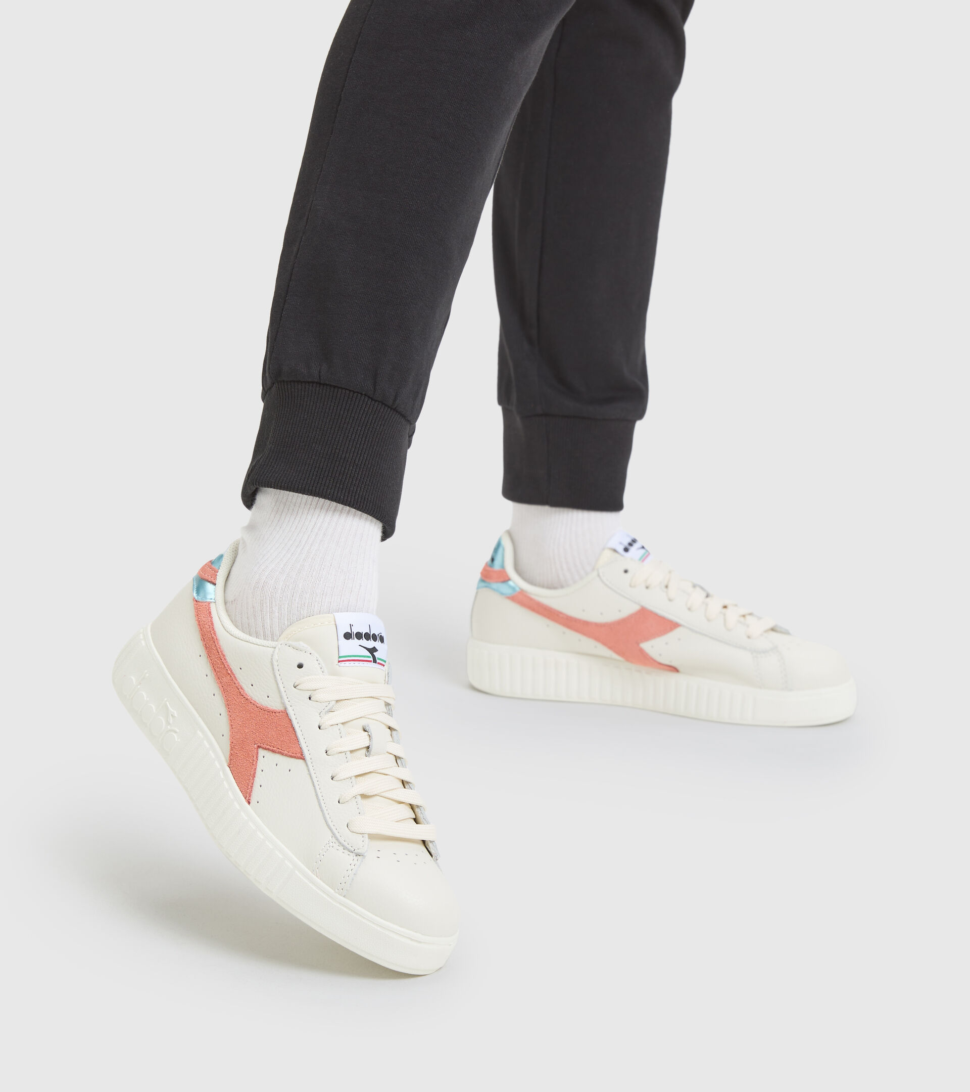 Sports shoes - Women GAME STEP PREMIUM TUMBLED LEATHER WHITE/PEACH NECTAR - Diadora