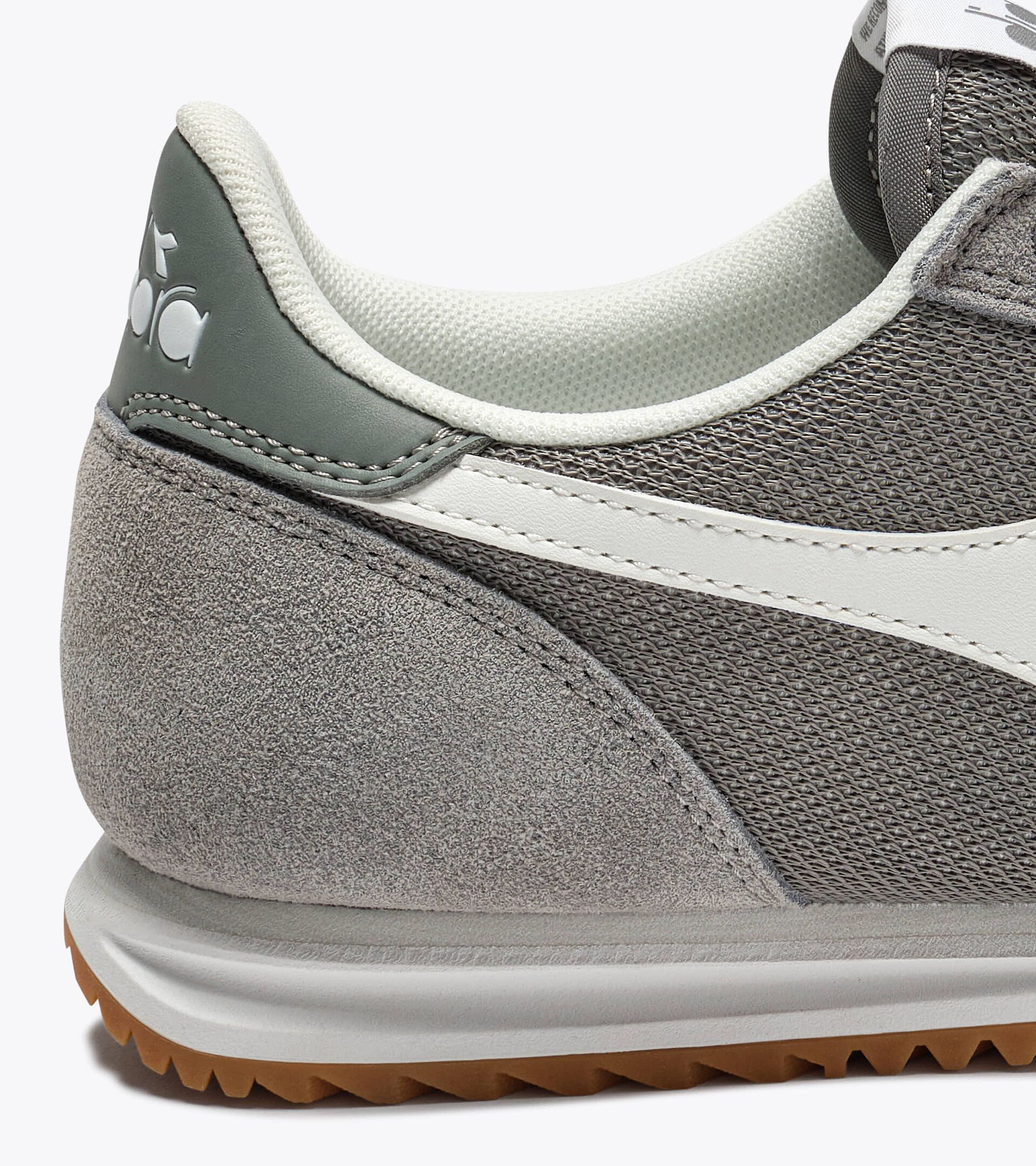 Low-profile suede sneaker - All-gender CROSS GRAY LIMESTONE - Diadora