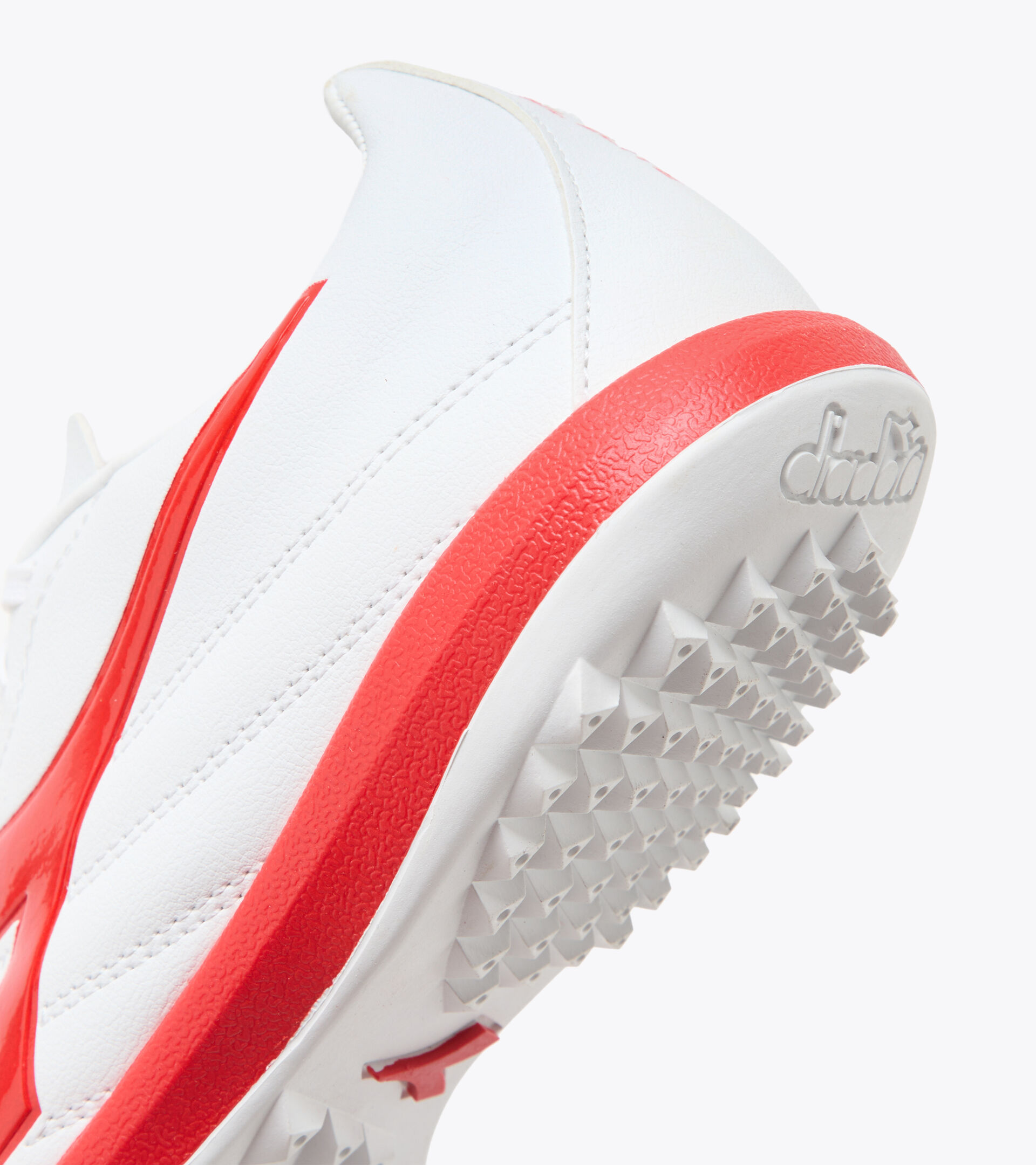 Futsal boot - Specific outsole for synthetic/hard grounds BRASIL ELITE2 R TFR WHITE/MILANO RED - Diadora