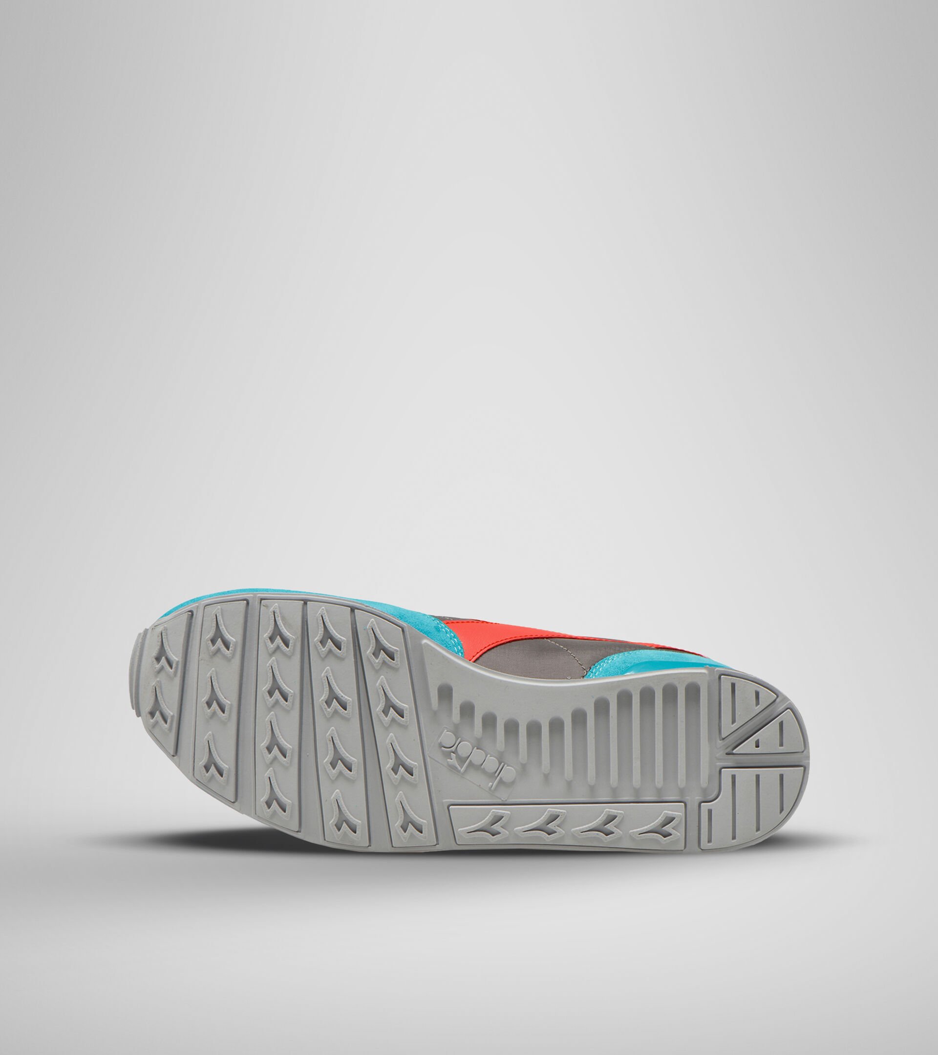 Footwear Sportswear UNISEX CAMARO OUTDOOR VIRIDIAN GRN/CAYENNE/EIFFEL TO Diadora