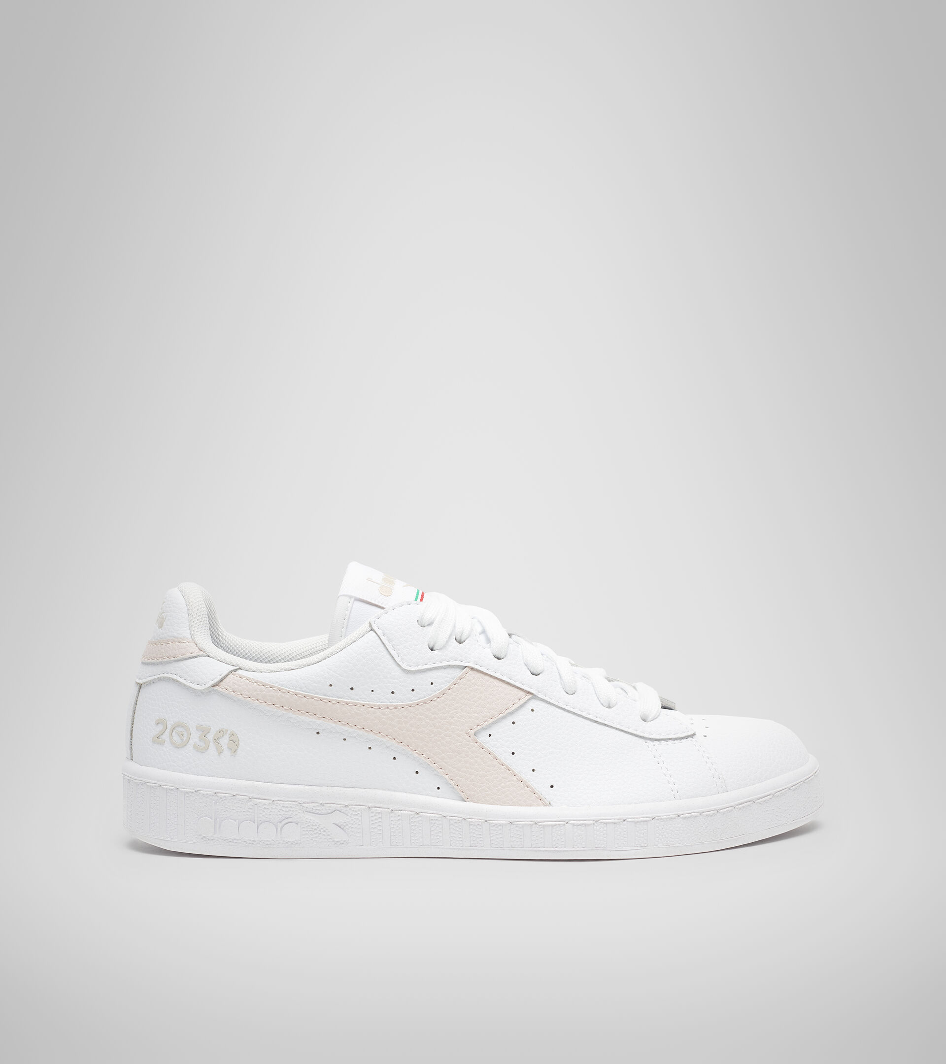 Sporty sneakers - Unisex GAME L LOW 2030 WHITE/CRYSTAL GRAY - Diadora