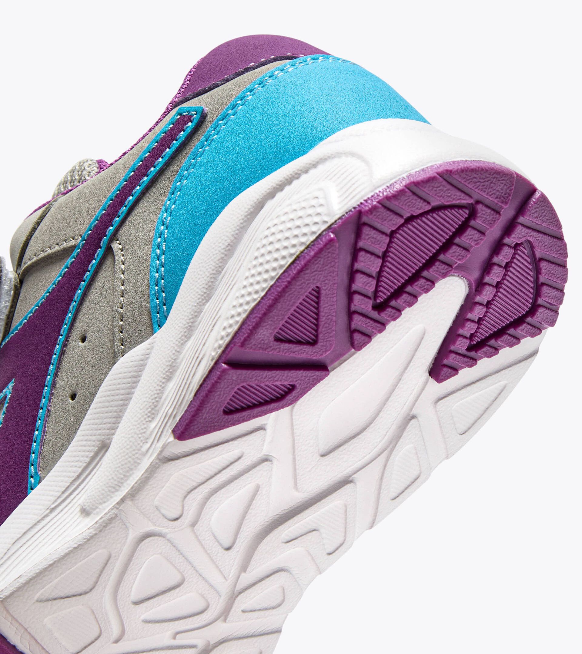 Junior running shoe - All-gender
FALCON 5 SL JR V SILVER DD/BYZANTIUM - Diadora