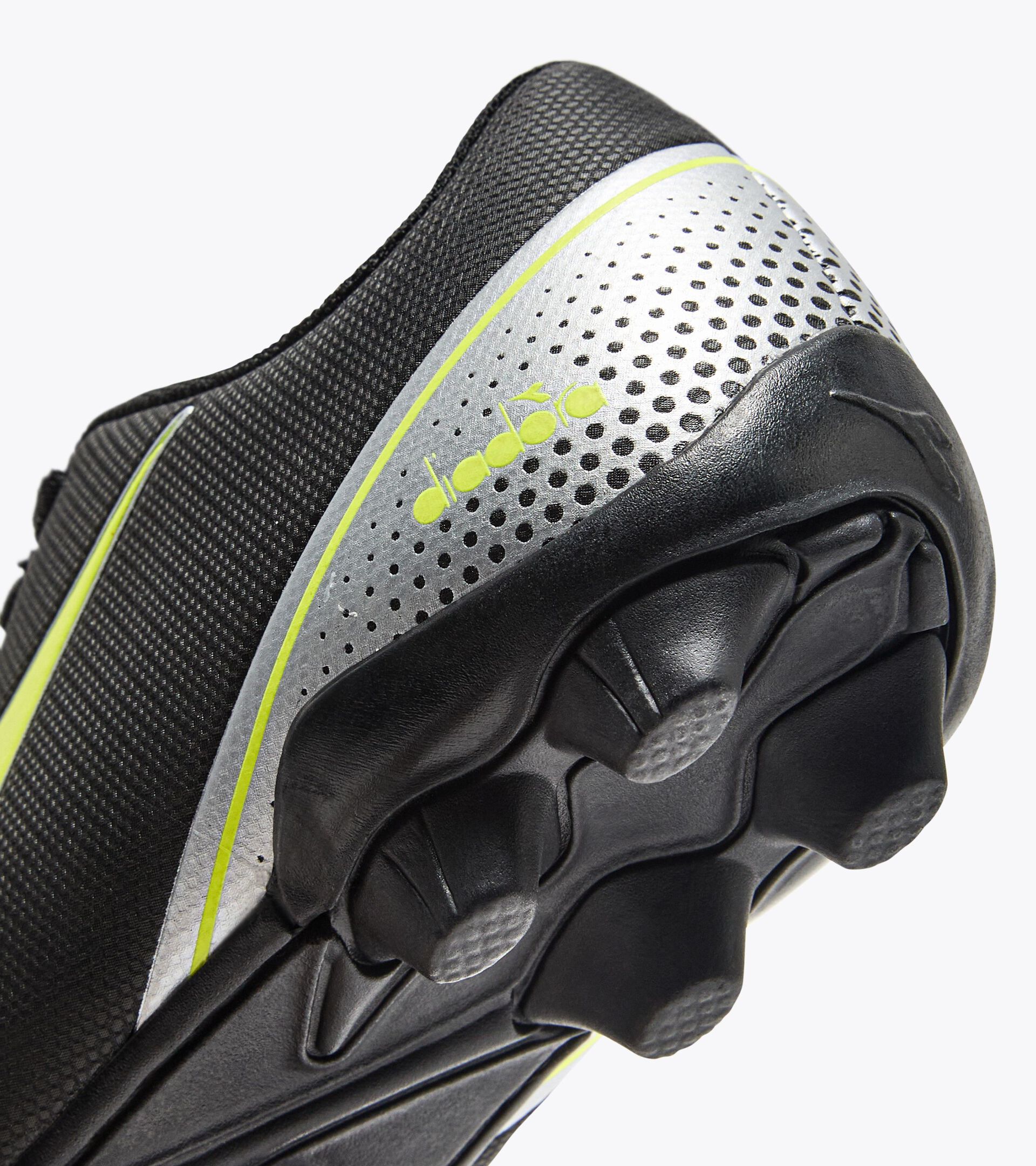 Calcio boots for hard ground - Junior PICHICHI 7 MD JR BLACK/YELLOW FL DD/SILVER - Diadora