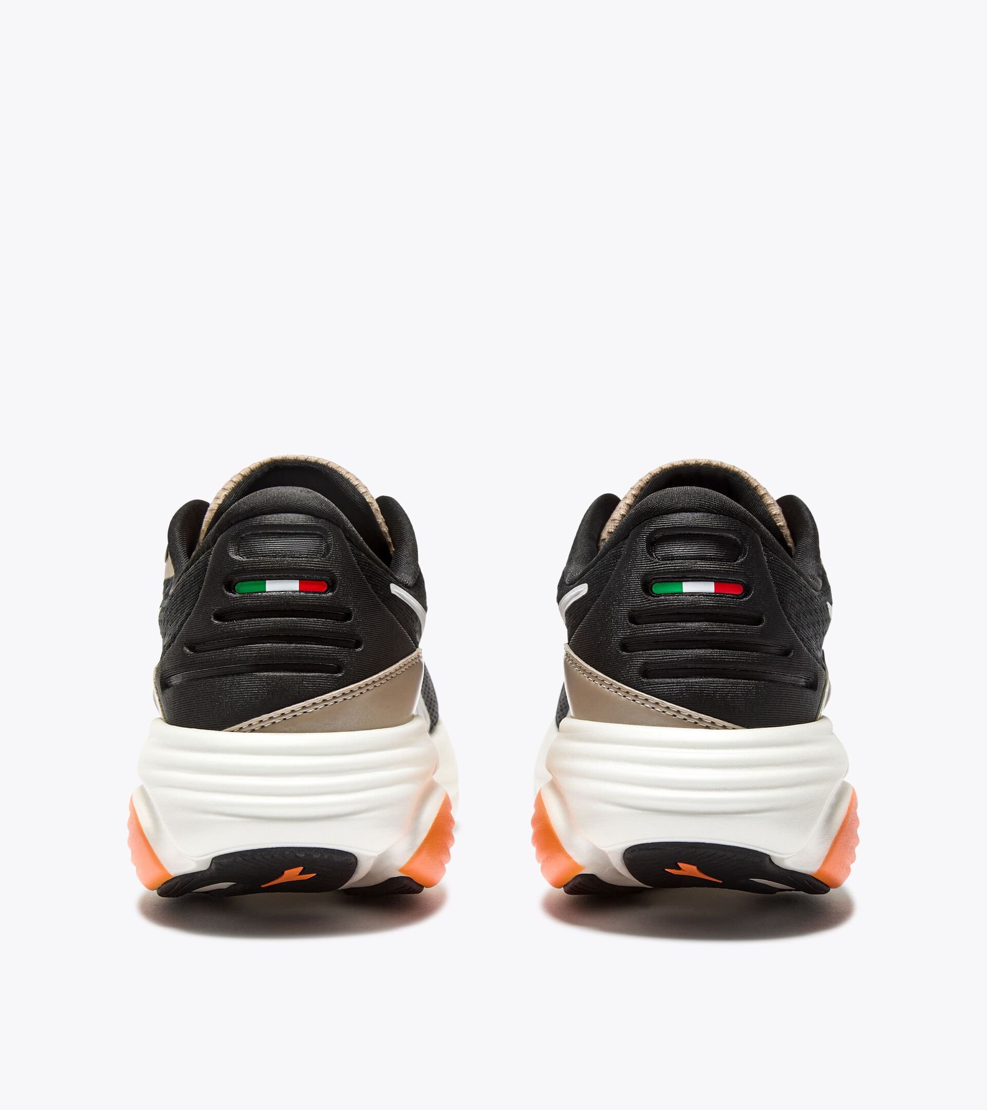 Made in Italy running shoe - Lightness and cushioning - All-Gender ATOMO STAR BLACK/WHITE/HUMUS - Diadora