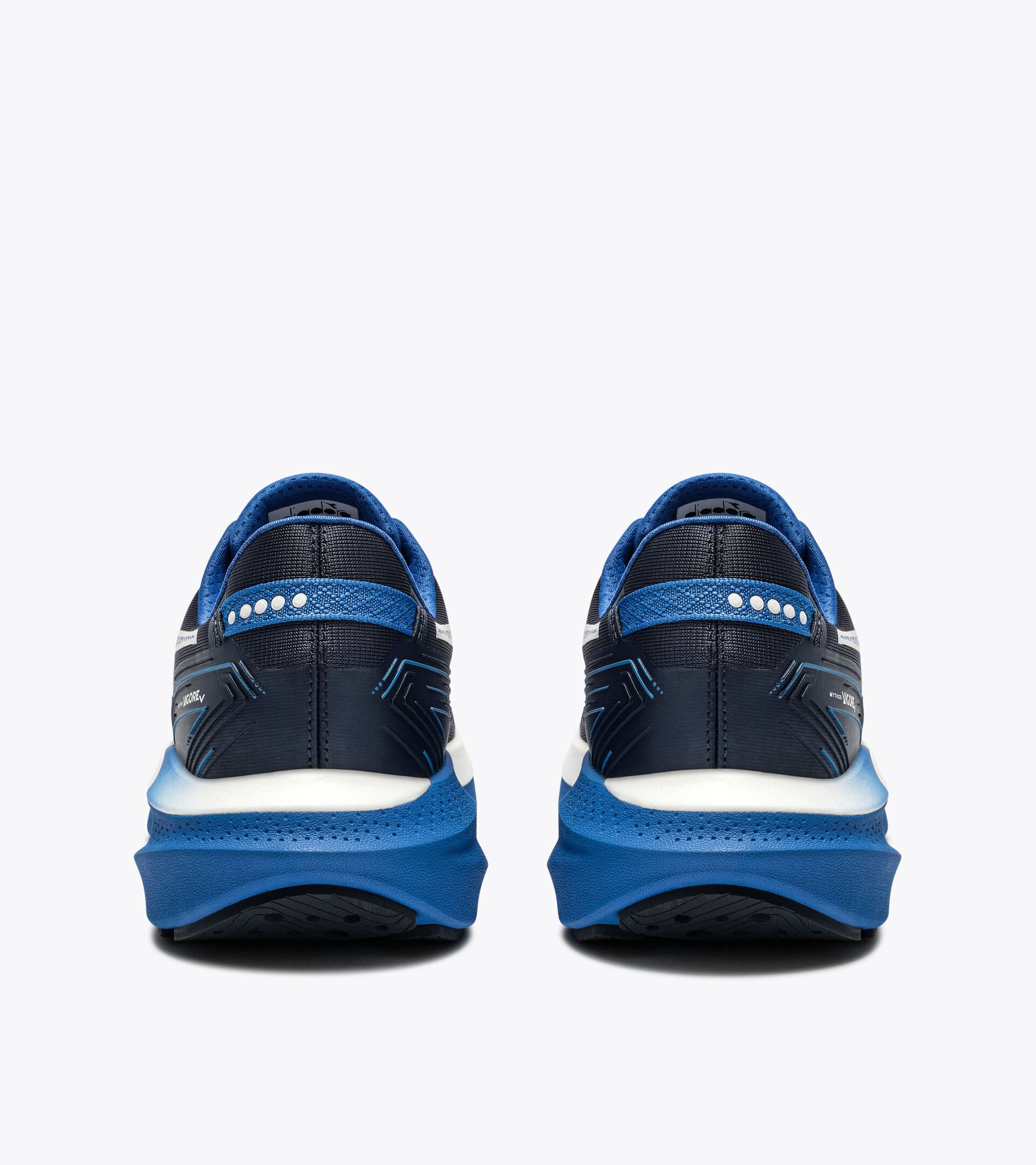 Zapatilla de running - Estabilidad y protecci&oacute;n - Hombre
 MYTHOS BLUSHIELD VIGORE V NEGRO IRIS/BLANCO - Diadora