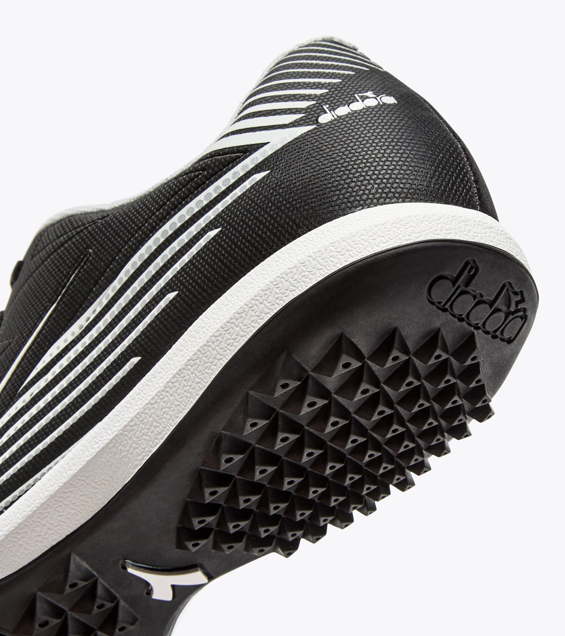 Bota de f&uacute;tbol para superficies sint&eacute;ticas - Hombre
 PICHICHI 8 TFR NEGRO/BLANCO - Diadora