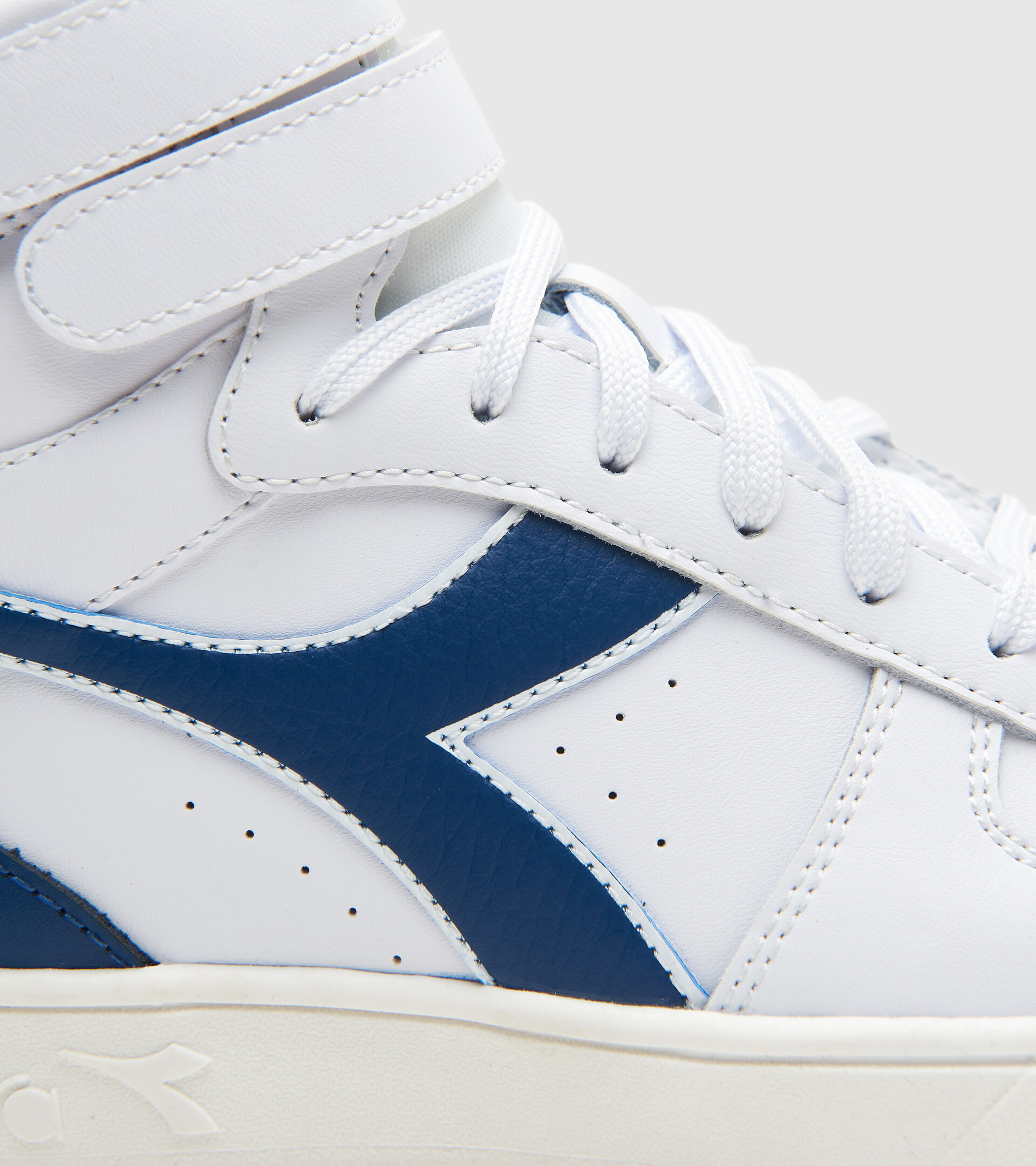 Sports shoes - Youth 8-16 years MAGIC BASKET MID GS WHITE/POSEIDON - Diadora