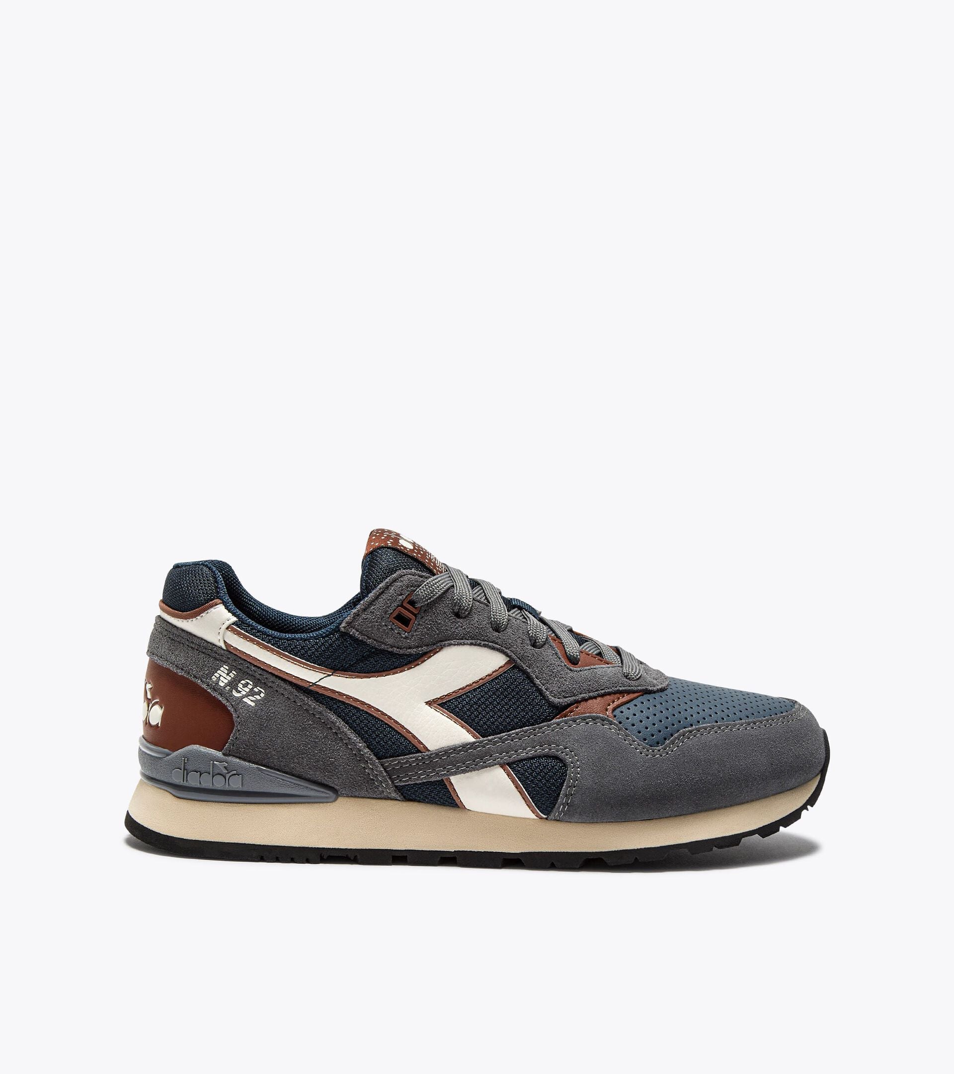 Sports sneakers - All-Gender
 N.92 ADVANCE DARK NAVY. - Diadora