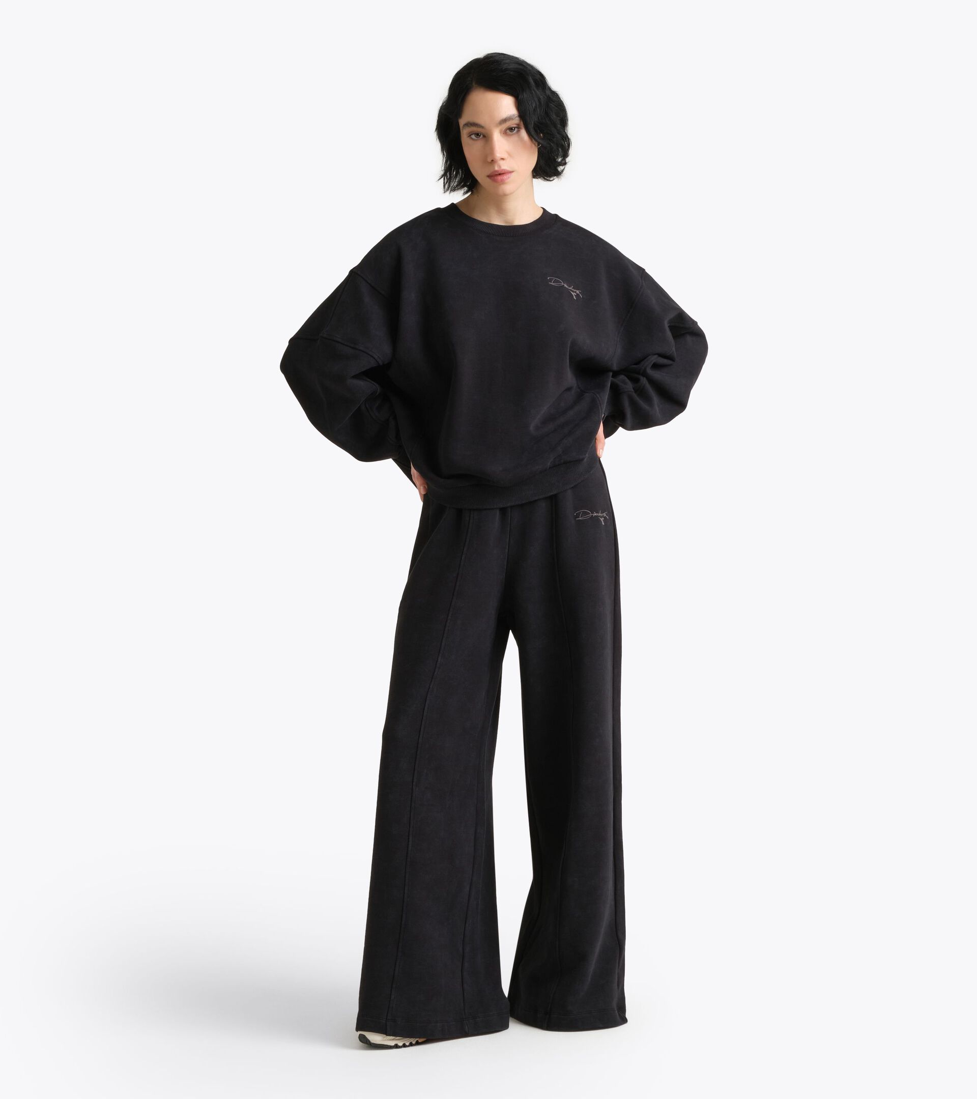 Retro-inspired Cotton Crewneck - Women&rsquo;s
 L. SWEAT AVENUE LAB BLACK COAL - Diadora