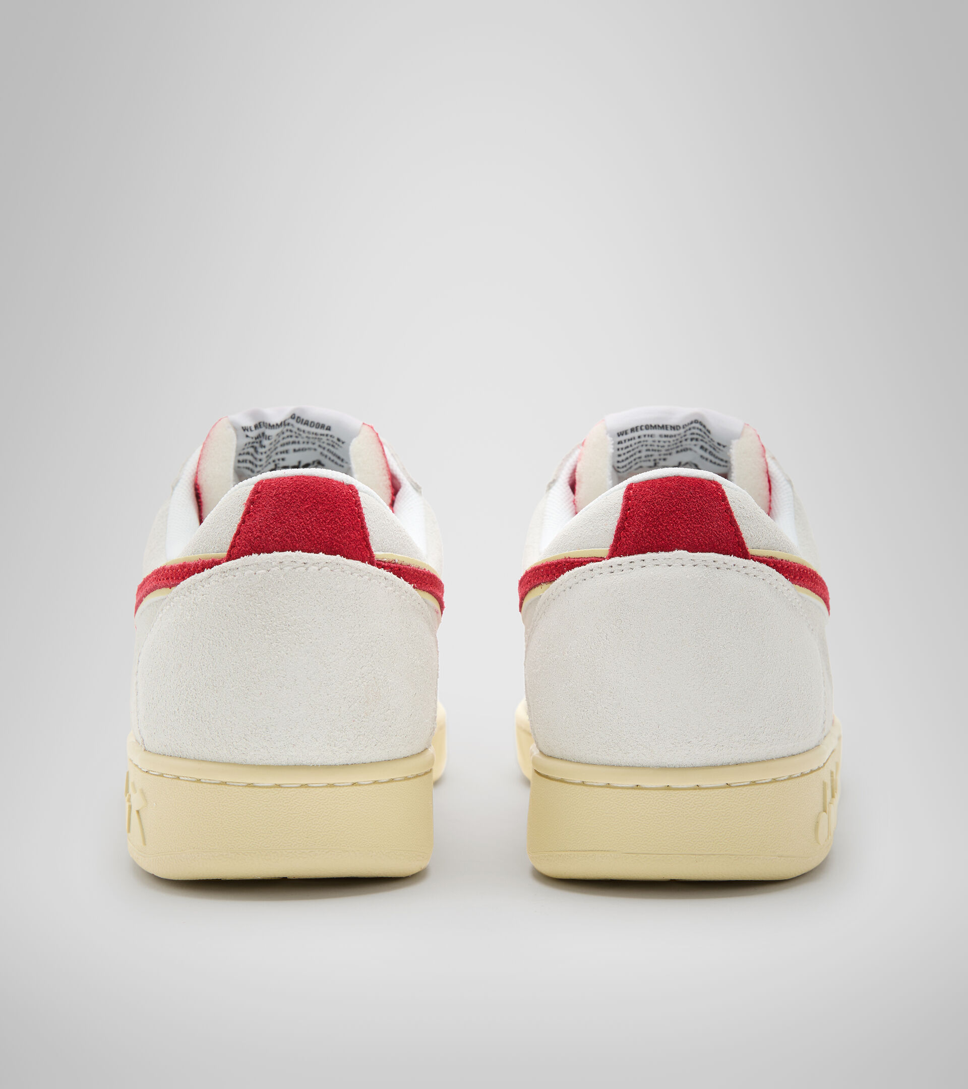 Sporty sneakers - Unisex MAGIC BASKET LOW SUEDE LEATHER WHITE/CHILI PEPPERS/WHITE - Diadora