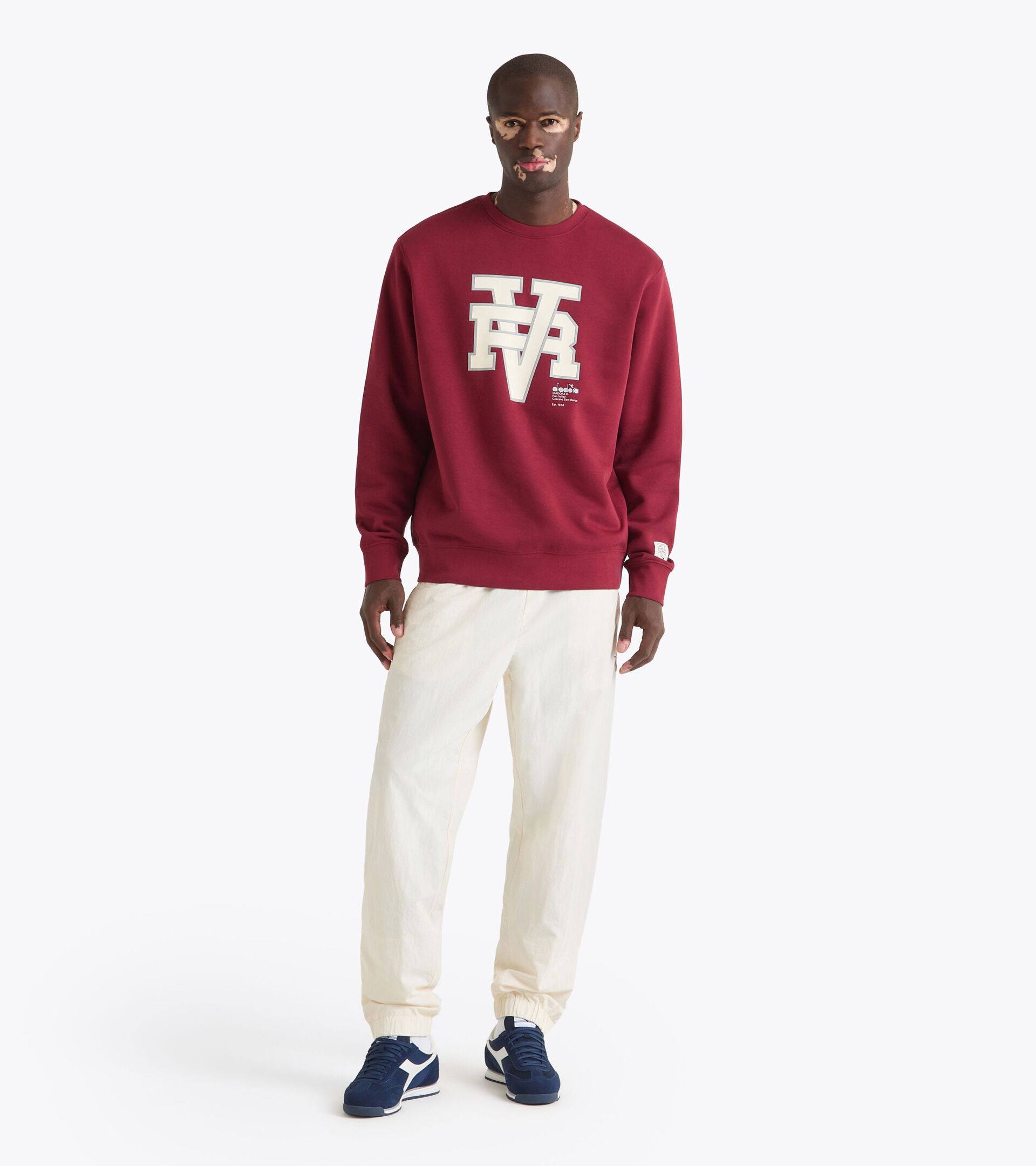 College-style inspired crewneck - Run Valley - All-gender
SWEATSHIRT CREW RUN VALLEY RHUBARB - Diadora