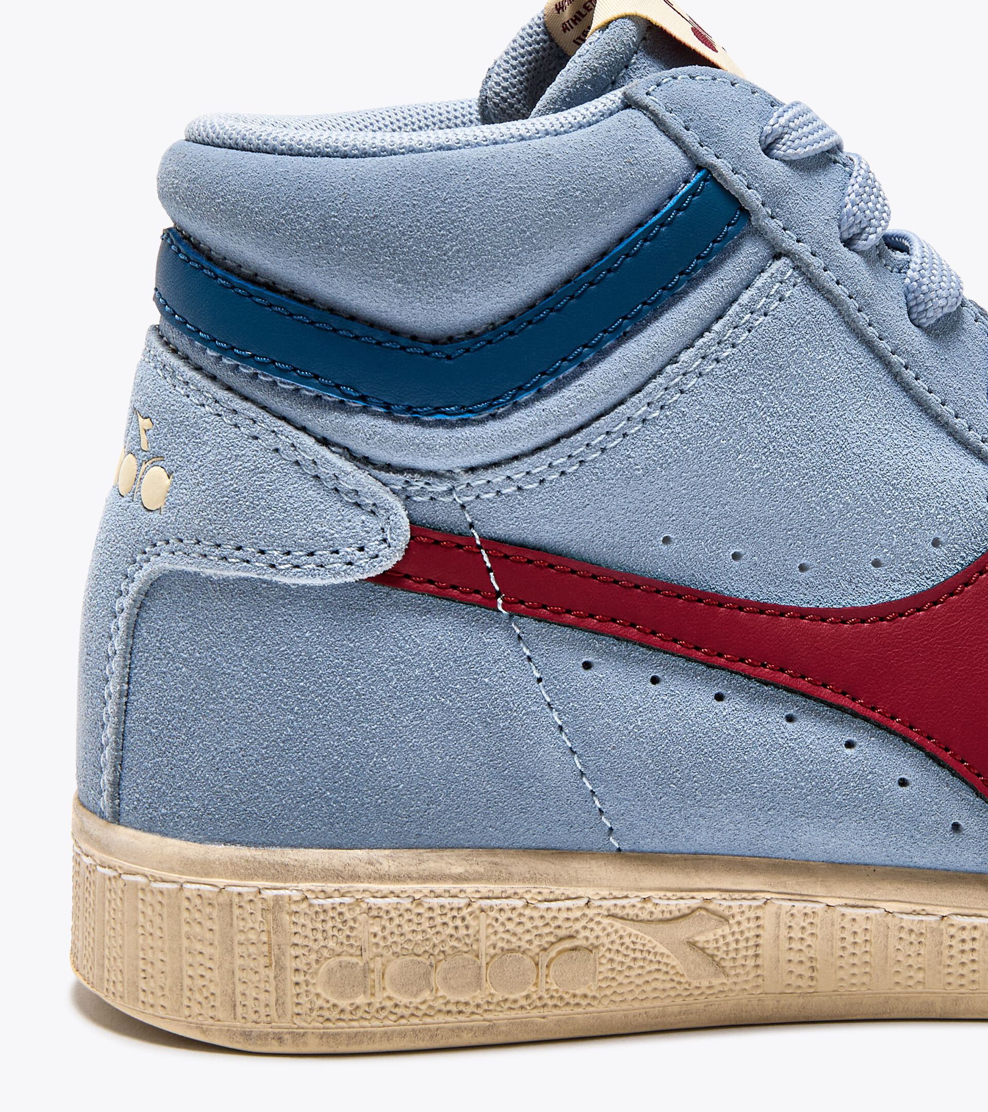 Sporty sneakers - All-Gender GAME L HIGH SUEDE WAXED LIGHT SKY-BLUE - Diadora