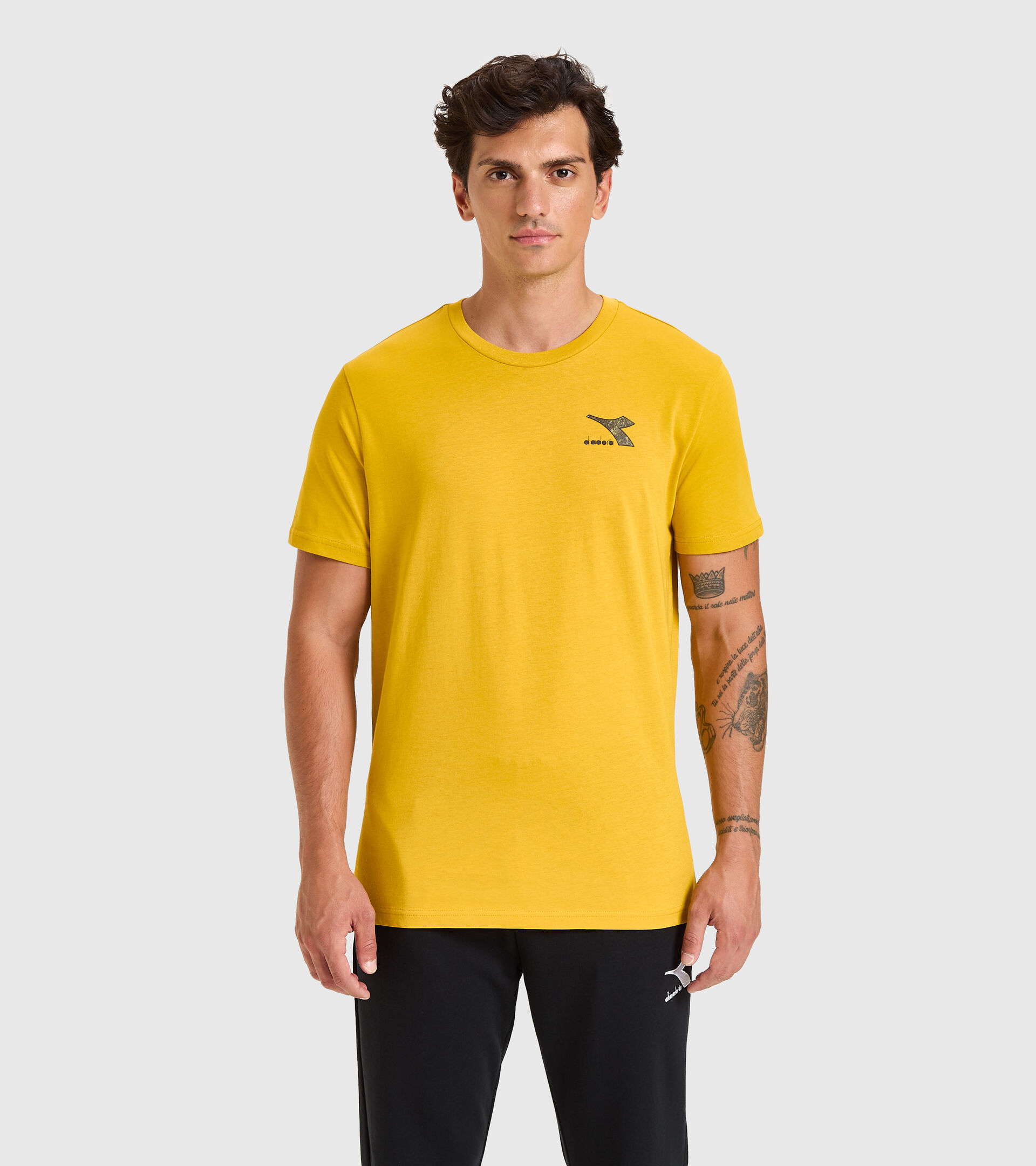 Camiseta - Hombre T-SHIRT SS CHROMIA OLIVO LEONADO - Diadora