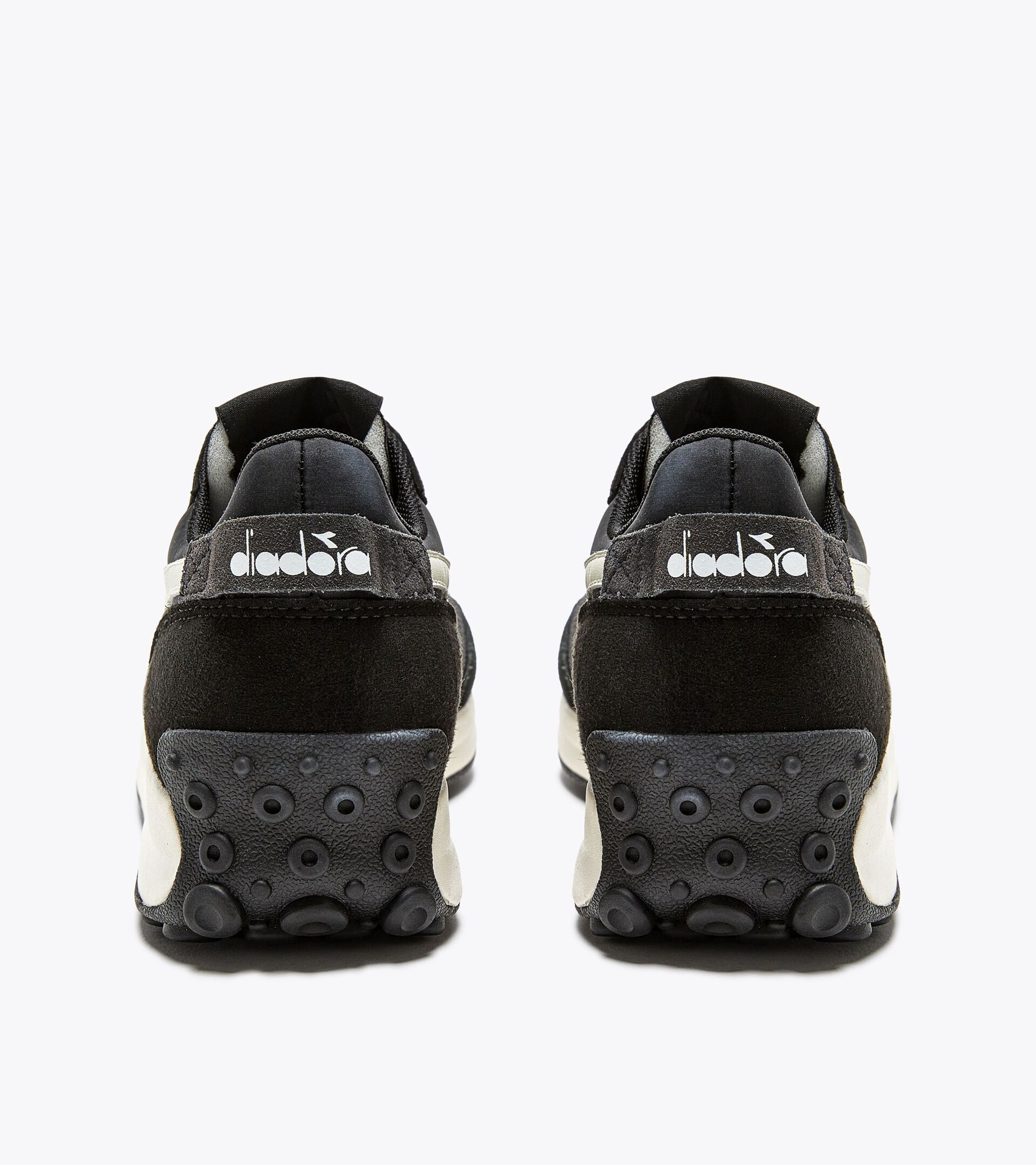 Sporty sneakers - Gender neutral RACE NYL BLACK /WHITE - Diadora