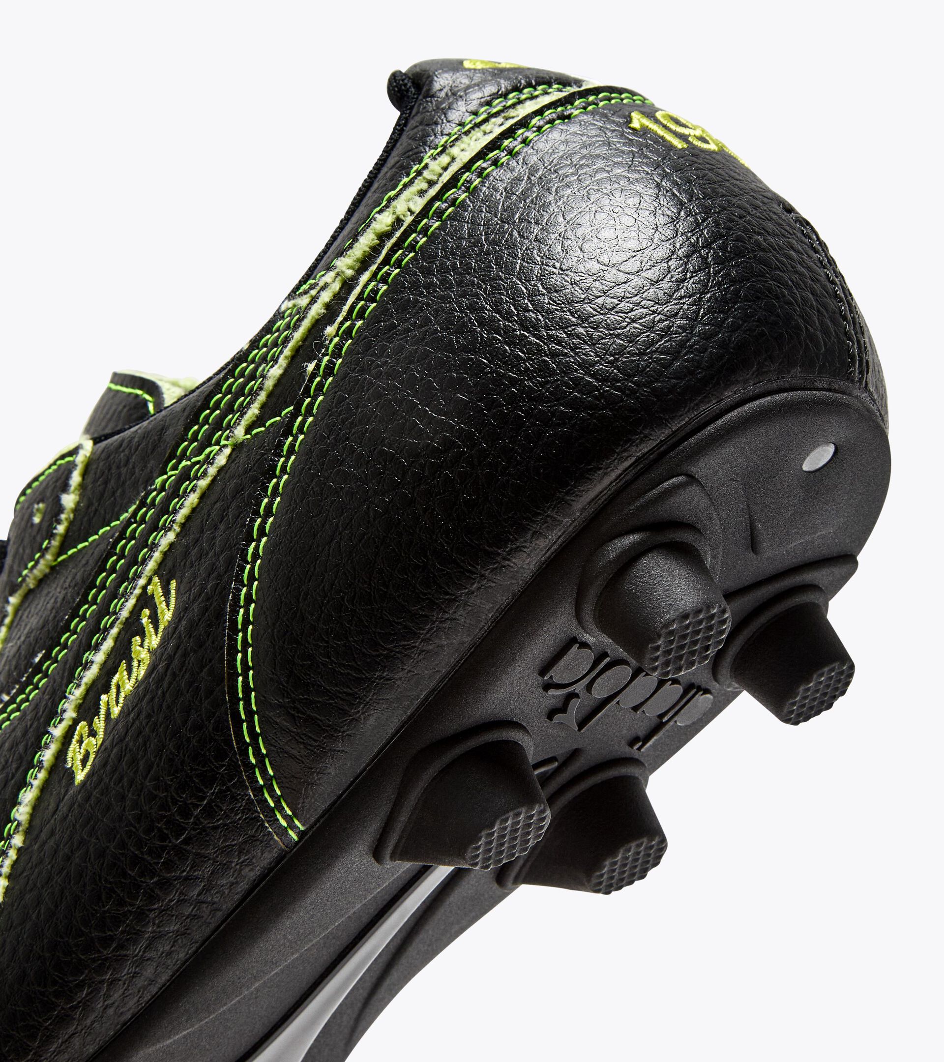 Low environmental impact calcio boots for firm grounds - All-gender BRASIL NEXT40 ITA MDPU BLACK - Diadora