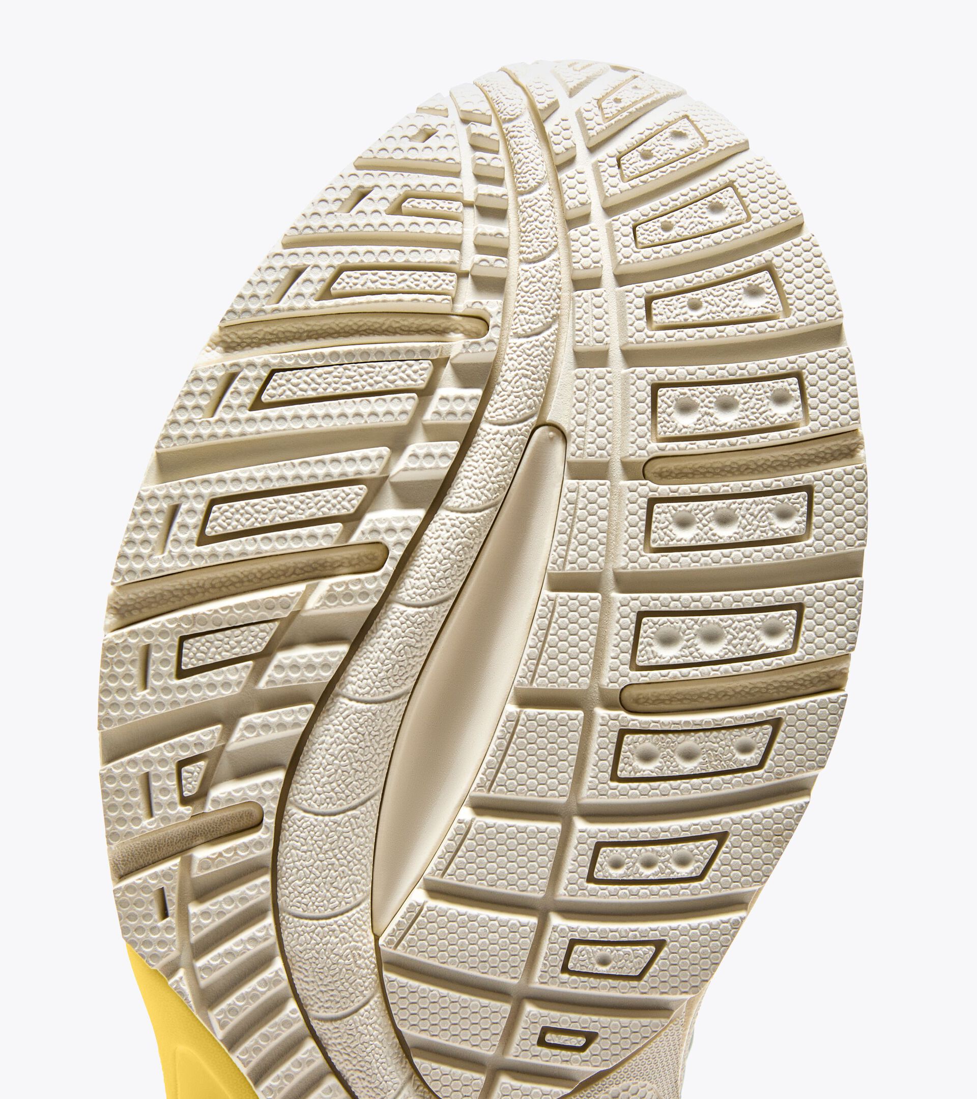 Sports sneakers - All-Gender MYTHOS STAR WHITE/CUSTARD - Diadora