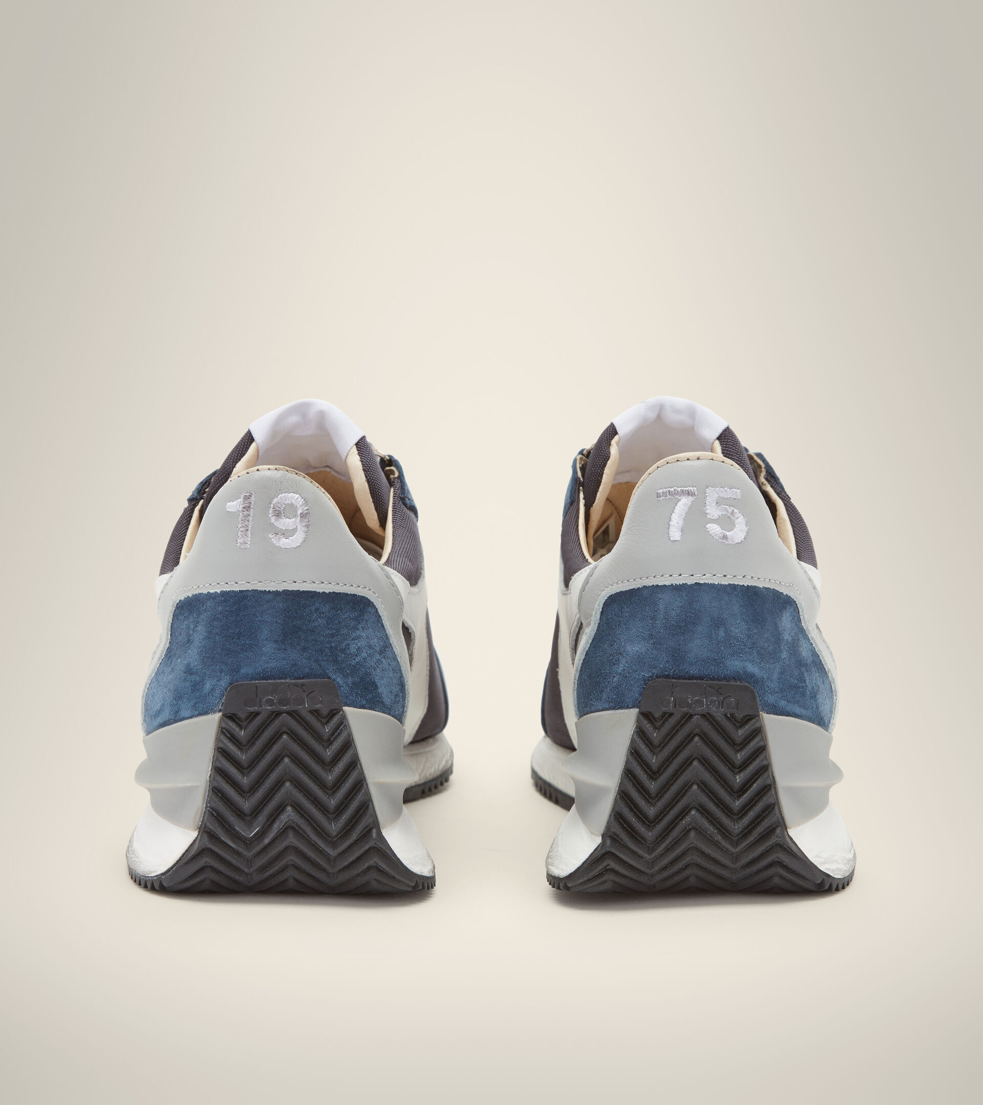 Heritage shoes - Unisex EQUIPE MAD NUBUCK SW BLUE DARK DENIM - Diadora