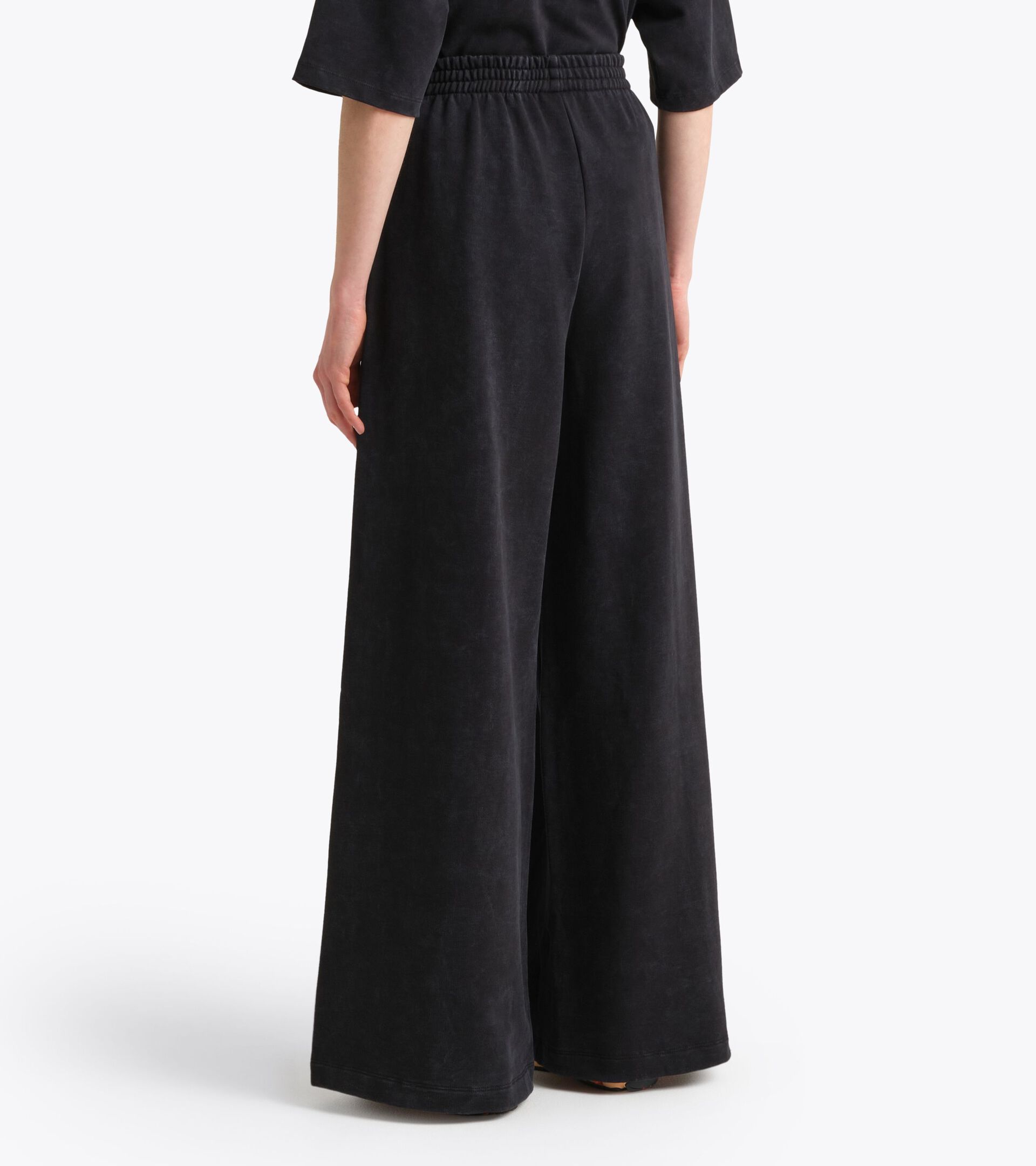 Retro-inspired, Cotton Flared Pants - Women&rsquo;s L. FLARE PANTS AVENUE LAB BLACK COAL - Diadora