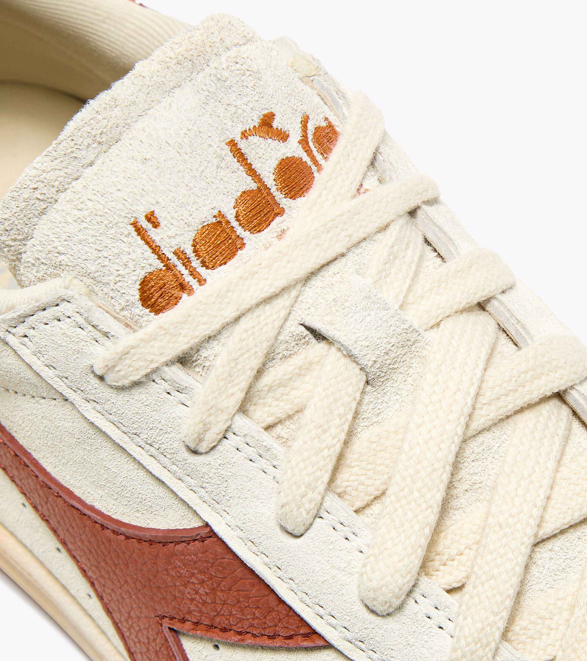 Heritage leather sneaker - All-gender
 B.ELITE ASCESA PRISTINE WHITE - Diadora