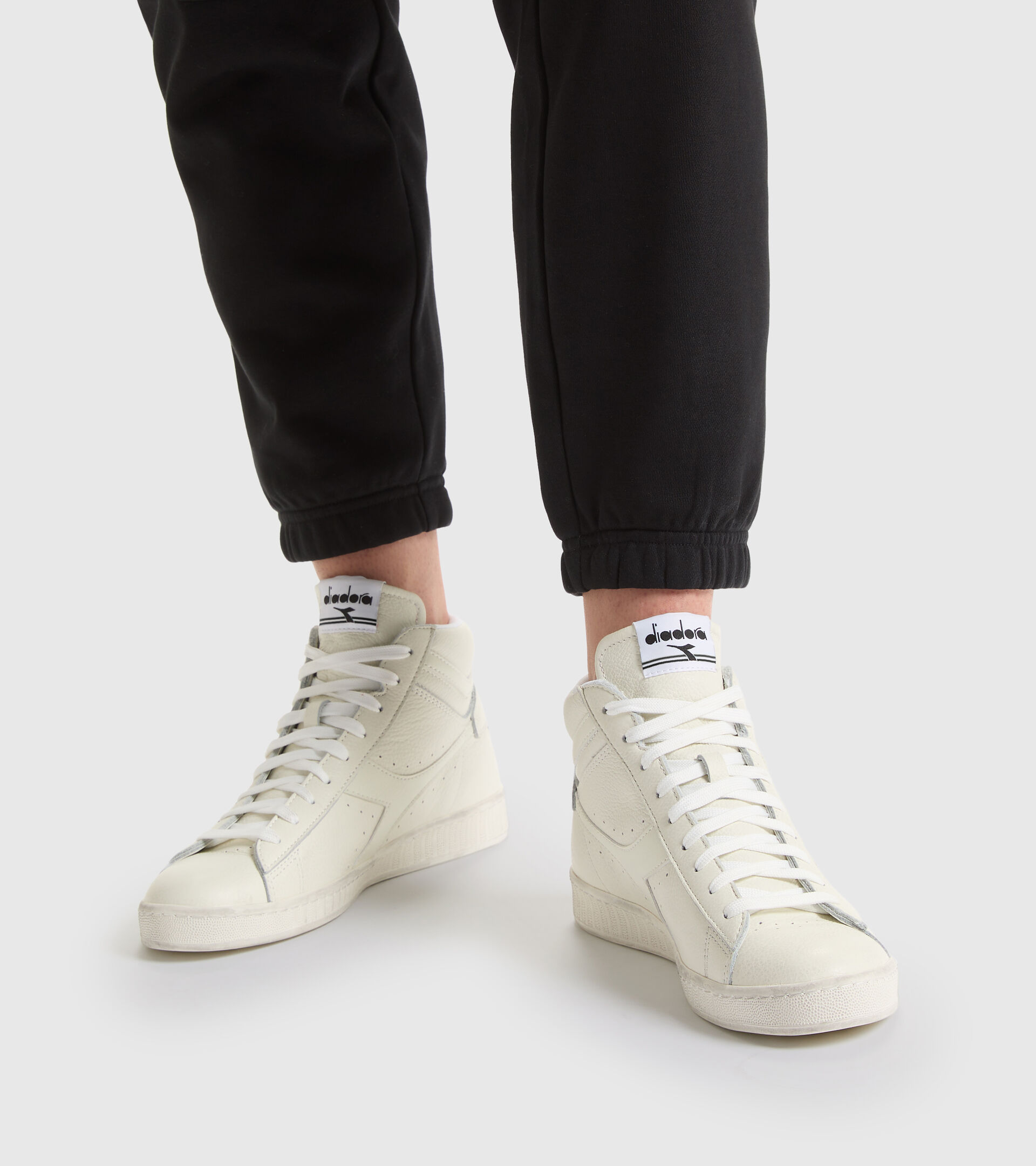 Sporty sneakers - All-Gender GAME L HIGH WAXED WHITE/WHITE/WHITE - Diadora