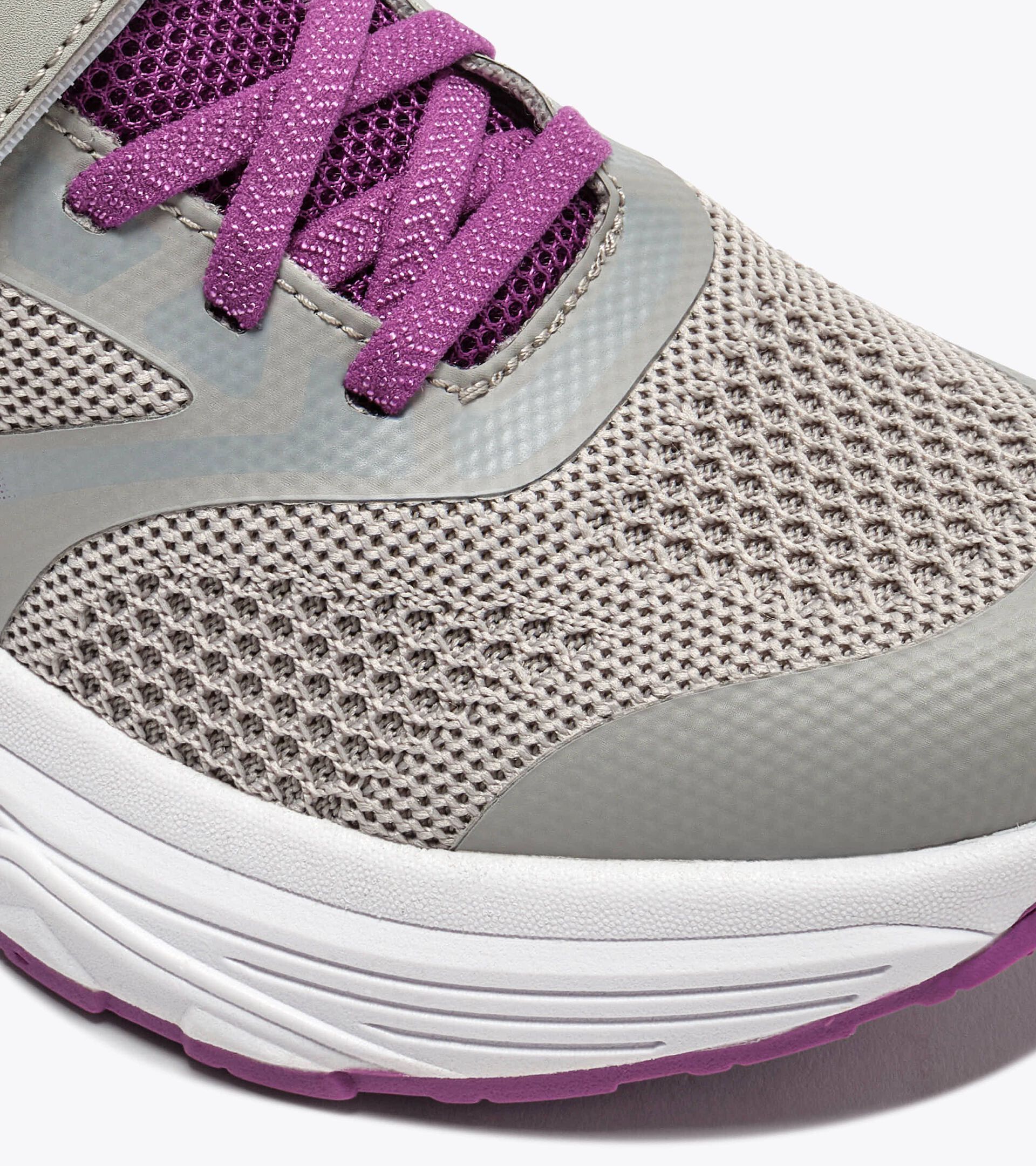 Running shoe - Double lacing system - Junior
 SNIPE 4 JR SILVER DD/BYZANTIUM - Diadora