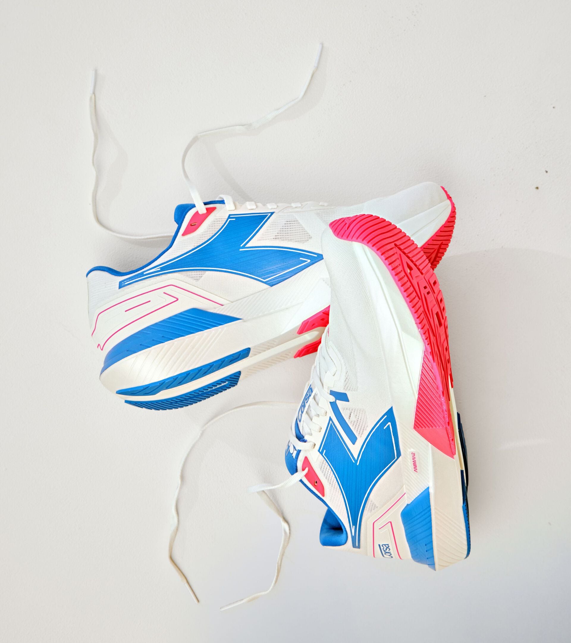Running shoe - Energetic daily trainer - Men&rsquo;s CORSA LUCENT WH/MEDITERRANIAN/PK FL - Diadora