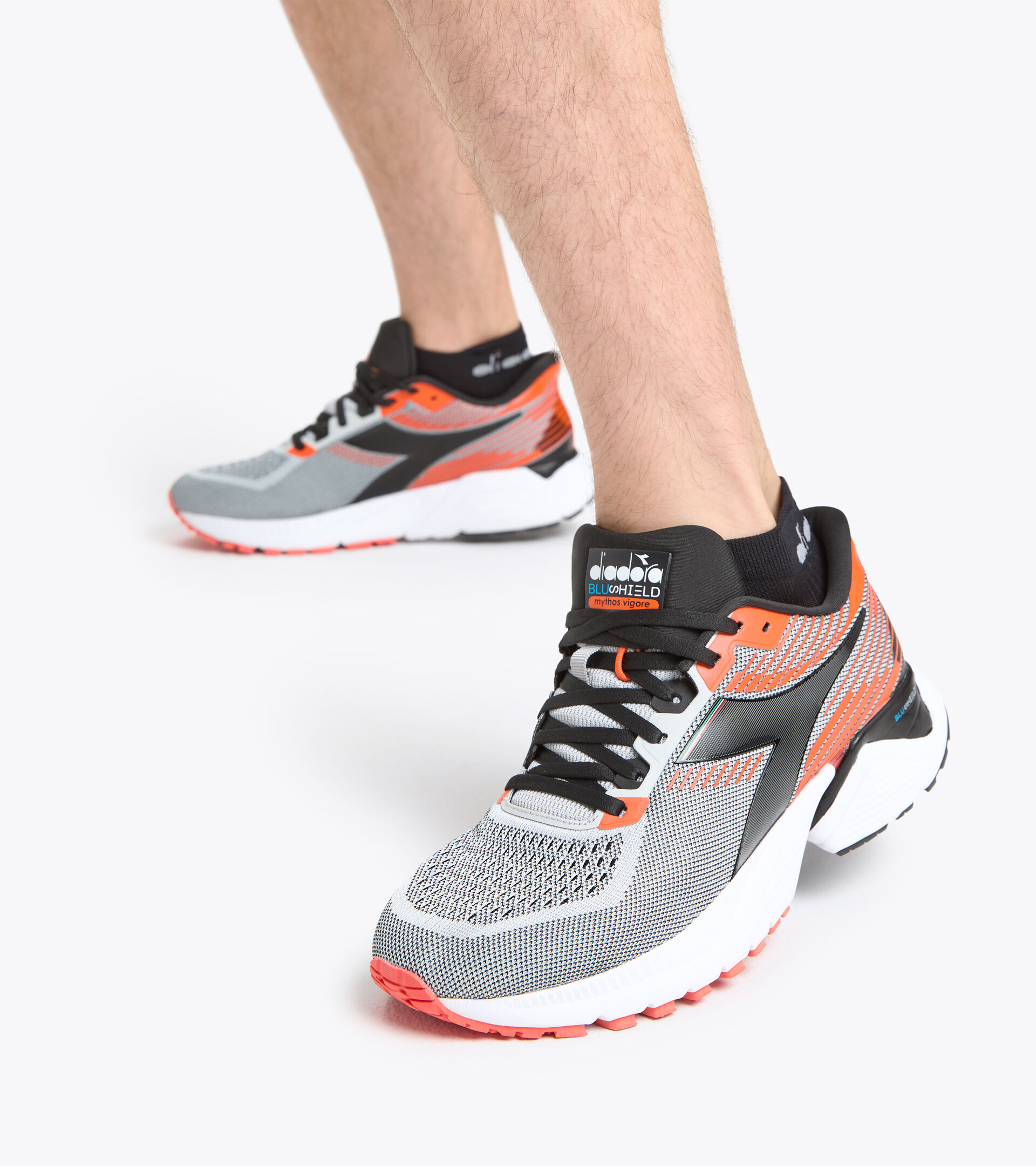 Running shoes - Men MYTHOS BLUSHIELD VIGORE SILVER DD/BLACK/MANDARIN RED - Diadora