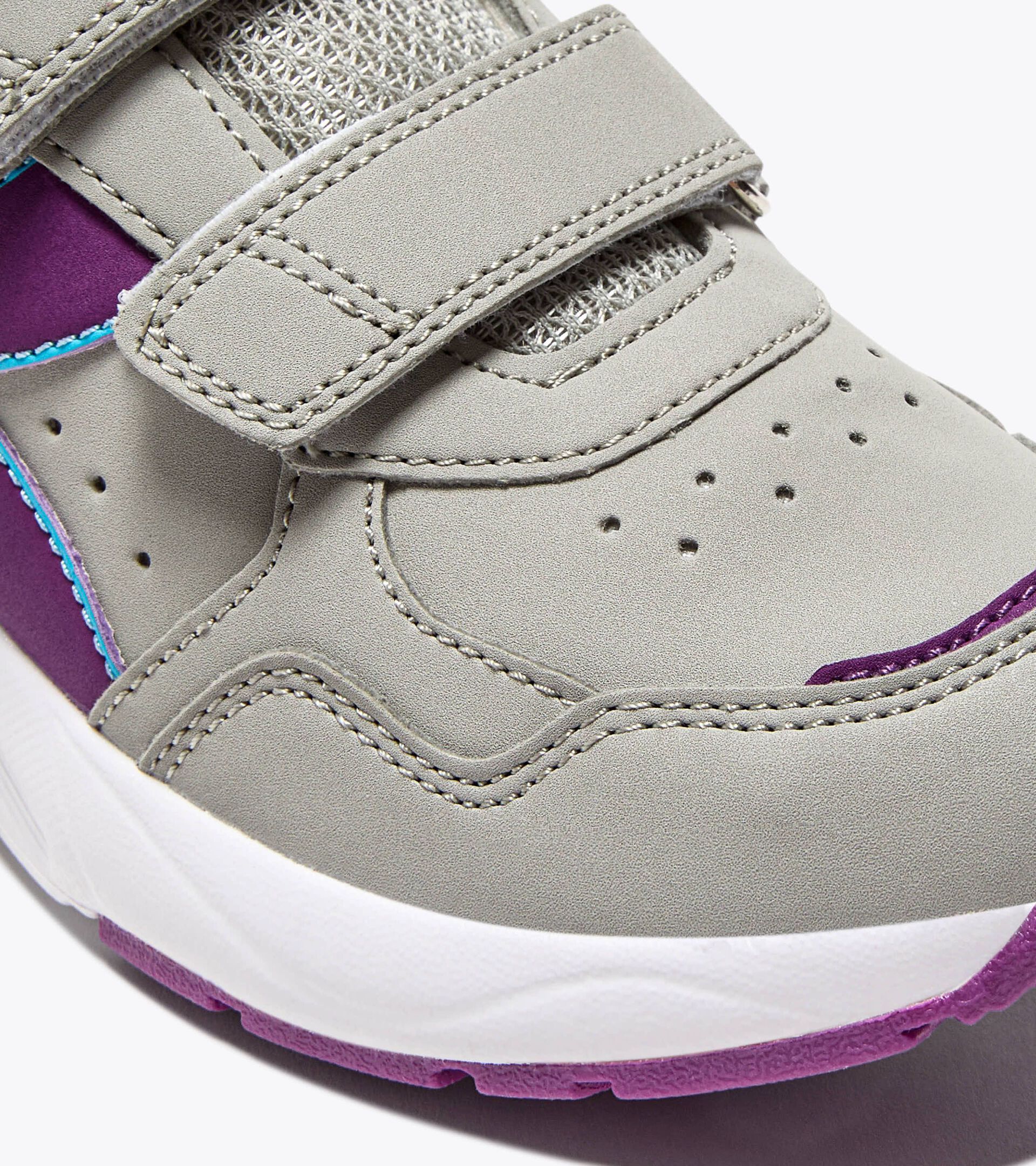 Junior running shoe - All-gender
FALCON 5 SL JR V SILVER DD/BYZANTIUM - Diadora