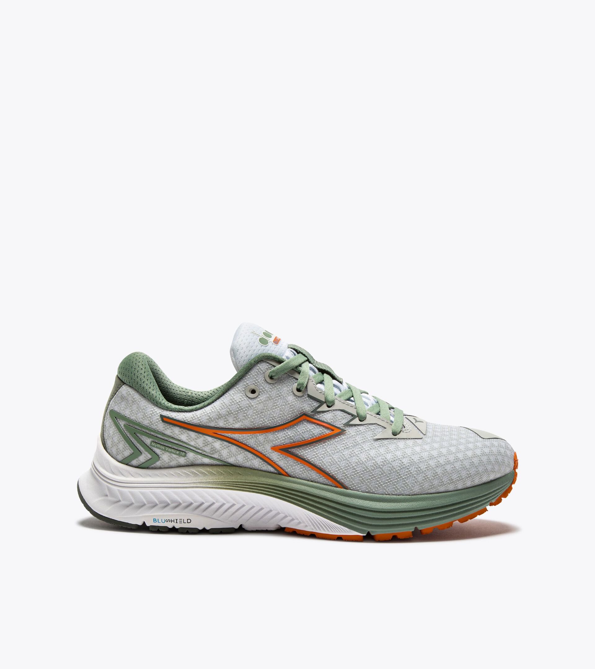 Running shoe - Cushioning and protection - Men’s
MYTHOS BLUSHIELD 10 VORTICE WHITE/ICEBERG GREEN - Diadora